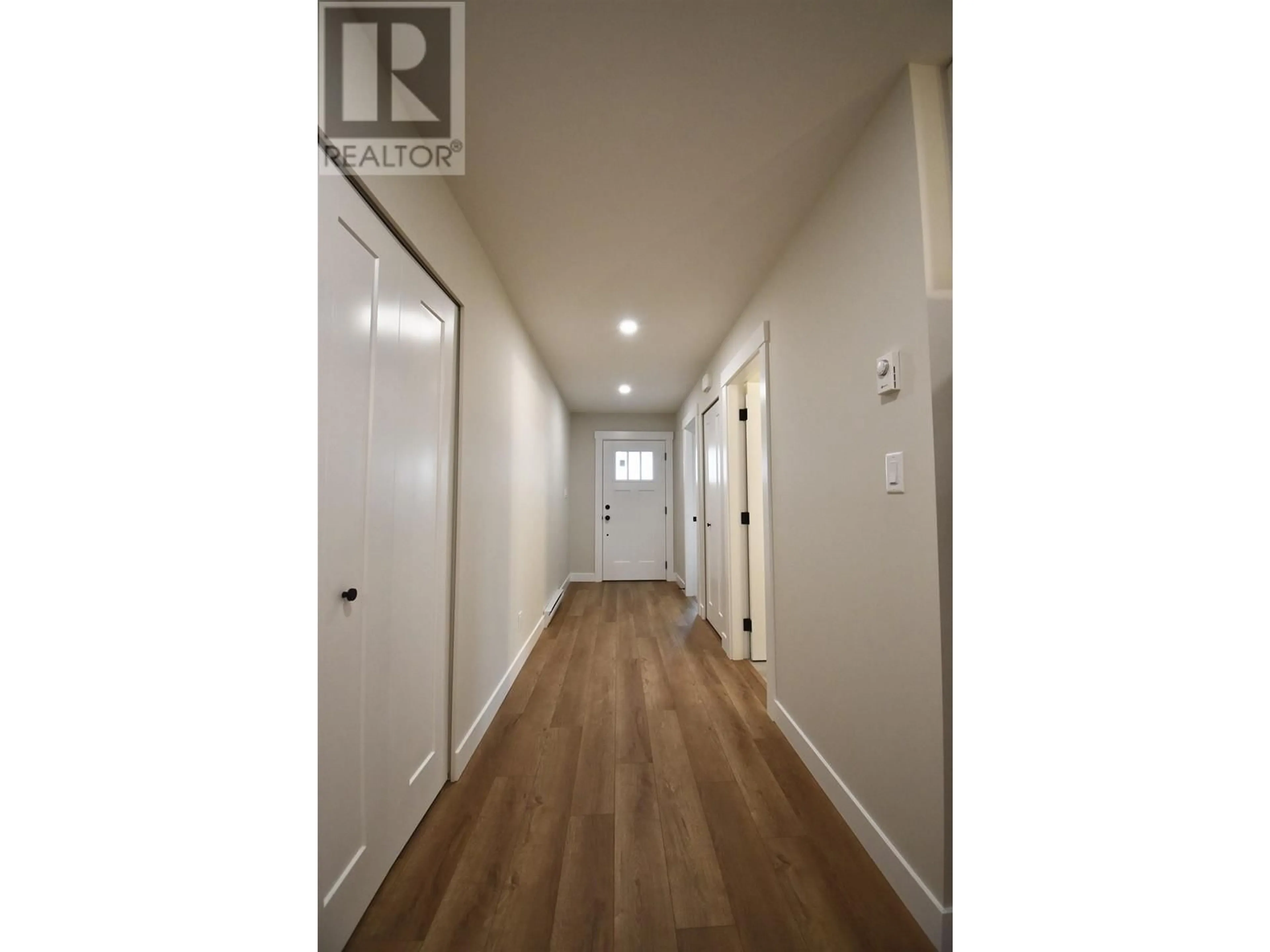 A pic from outside/outdoor area/front of a property/back of a property/a pic from drone, unknown for 1084 CELIA CRESCENT, Gibsons British Columbia V0N1V7