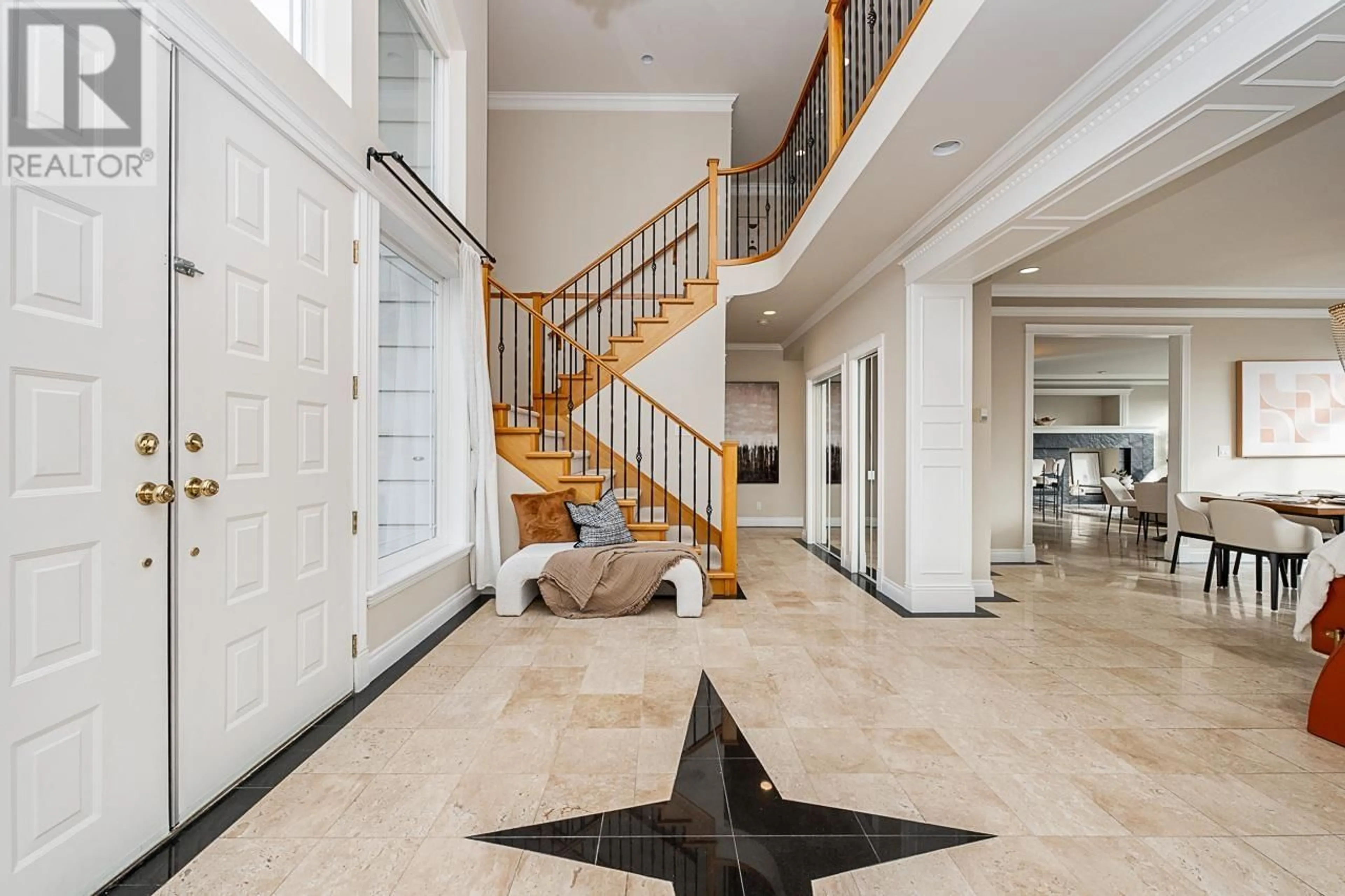 Indoor foyer for 3126 SILVERTHRONE DRIVE, Coquitlam British Columbia V3E3B1