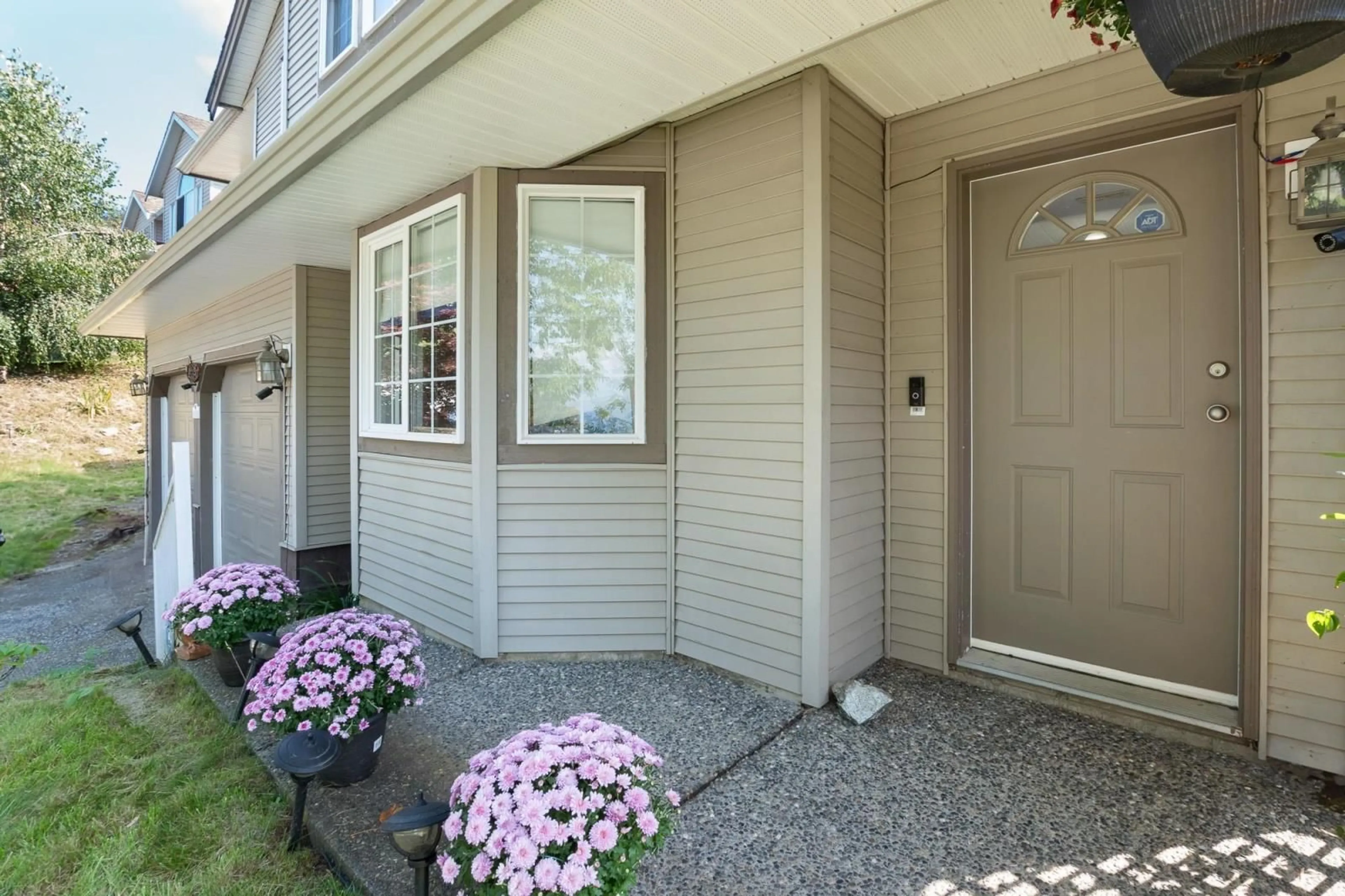 Indoor entryway for 46690 SYLVAN DRIVE, Chilliwack British Columbia V2R3W5
