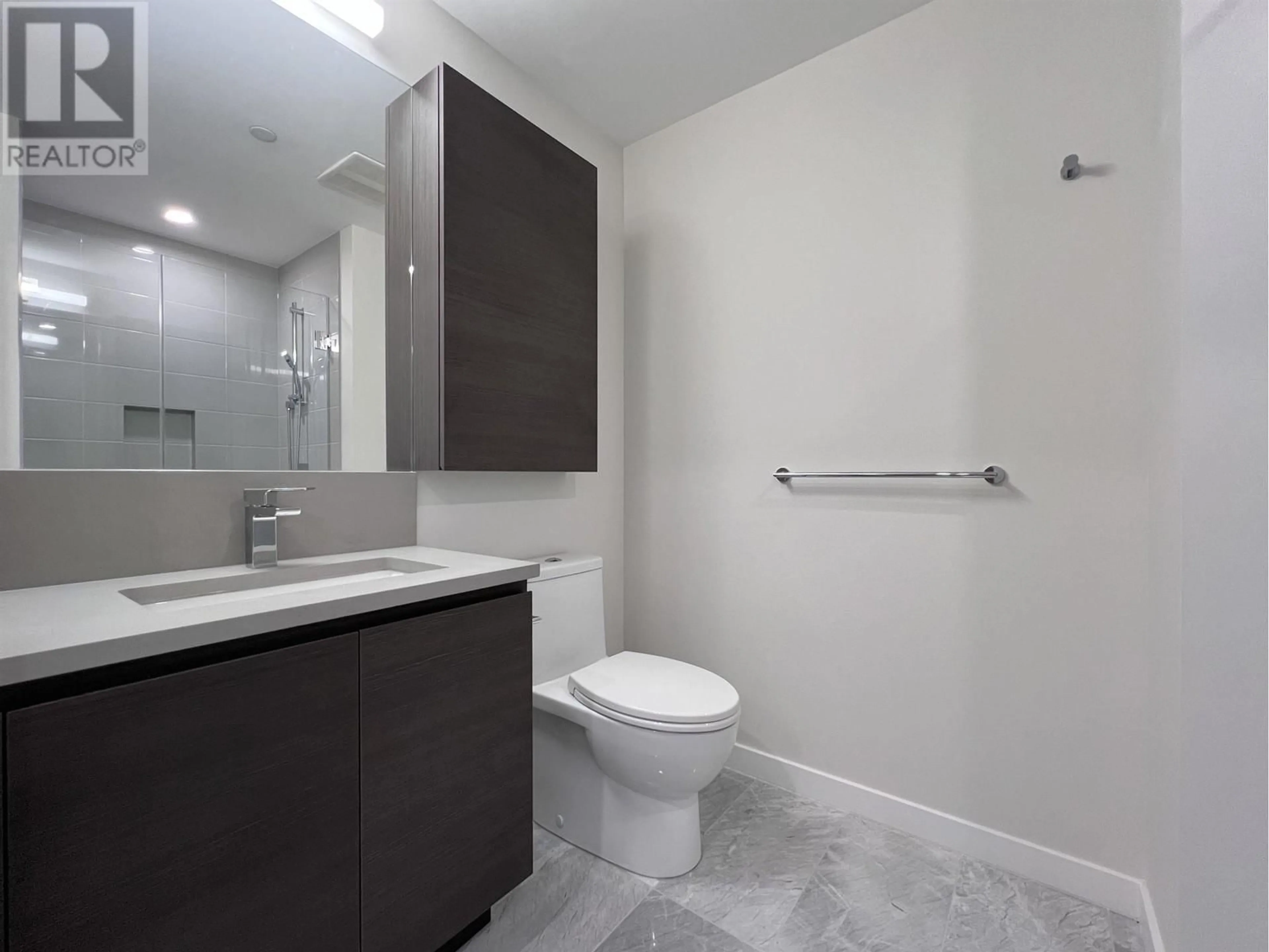 Standard bathroom, unknown for 1210 4168 LOUGHEED HIGHWAY, Burnaby British Columbia V5C0N9