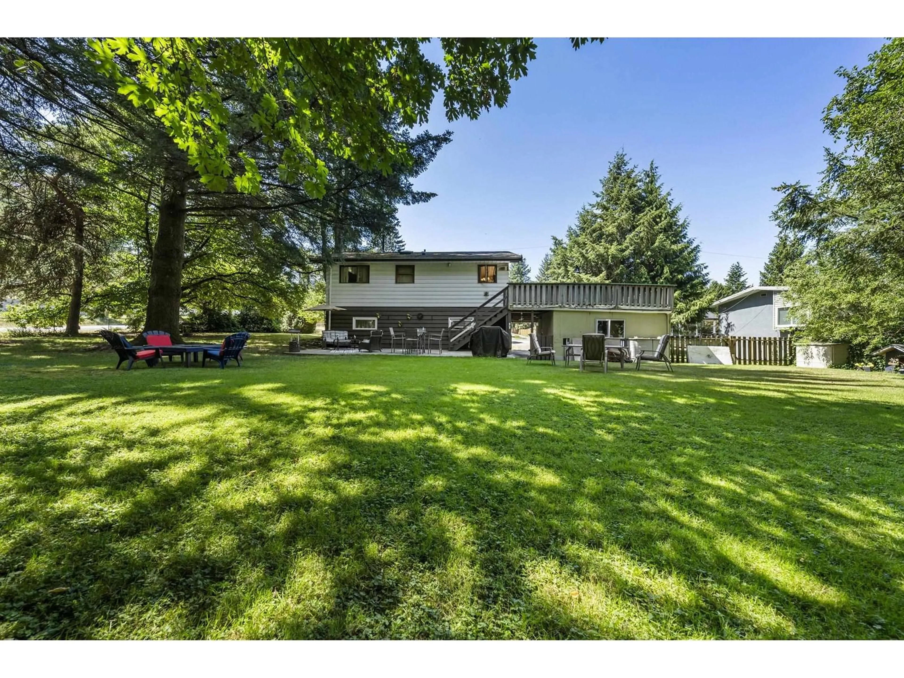 A pic from outside/outdoor area/front of a property/back of a property/a pic from drone, unknown for 7876 139A, Surrey British Columbia V3W5H5