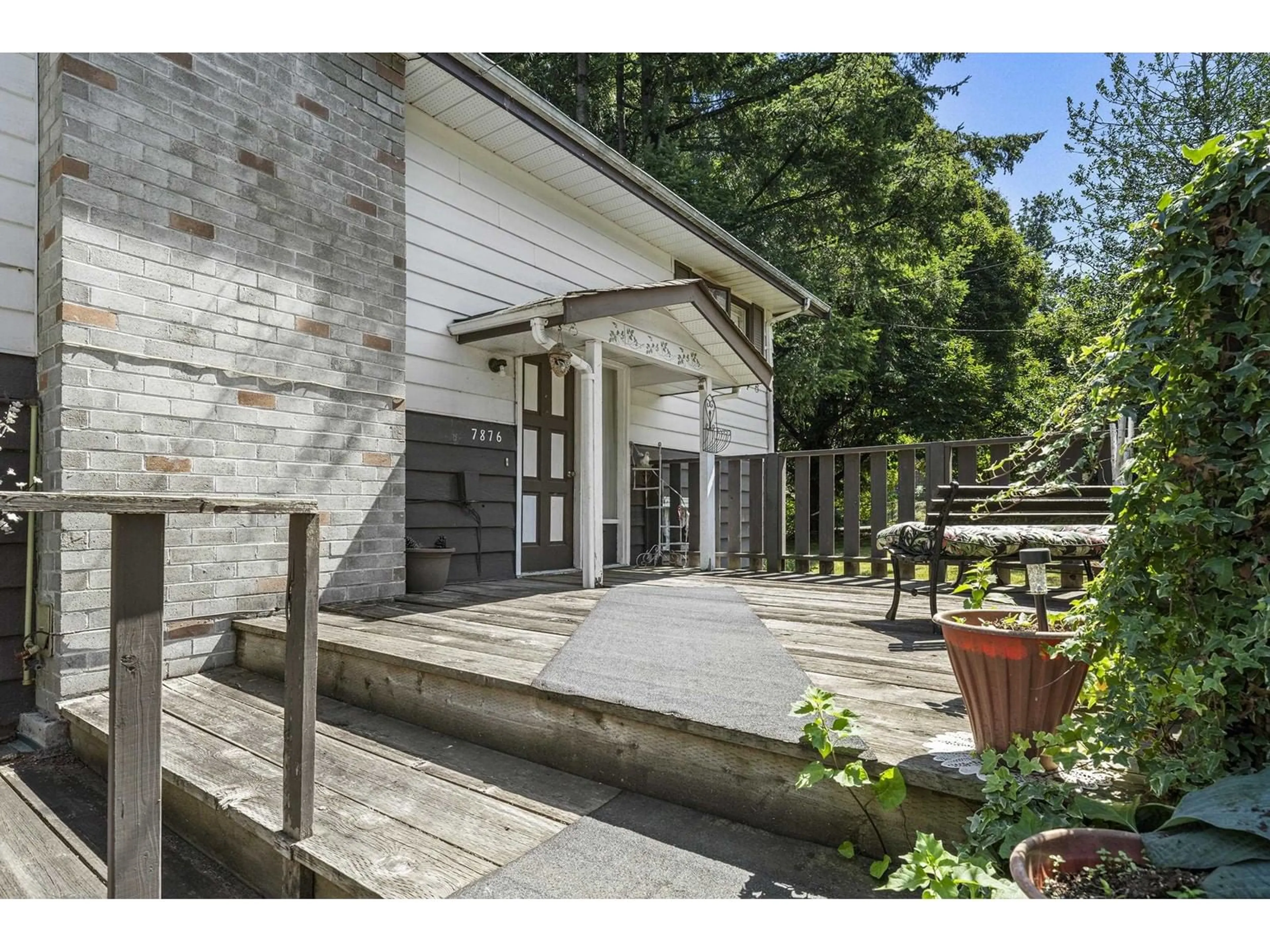 Patio, unknown for 7876 139A, Surrey British Columbia V3W5H5
