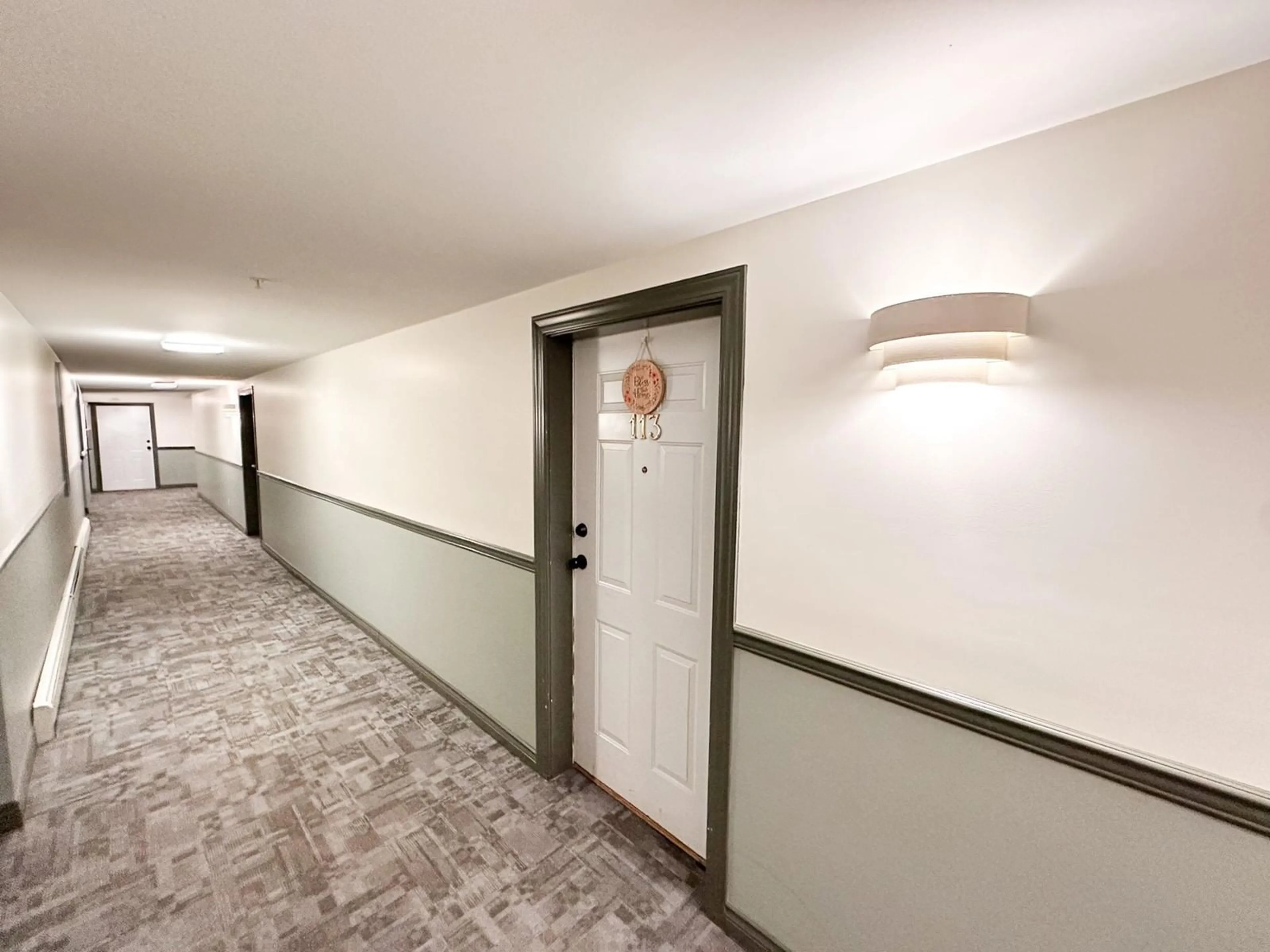 Indoor foyer for 113 8142 120A STREET, Surrey British Columbia V3W0N1