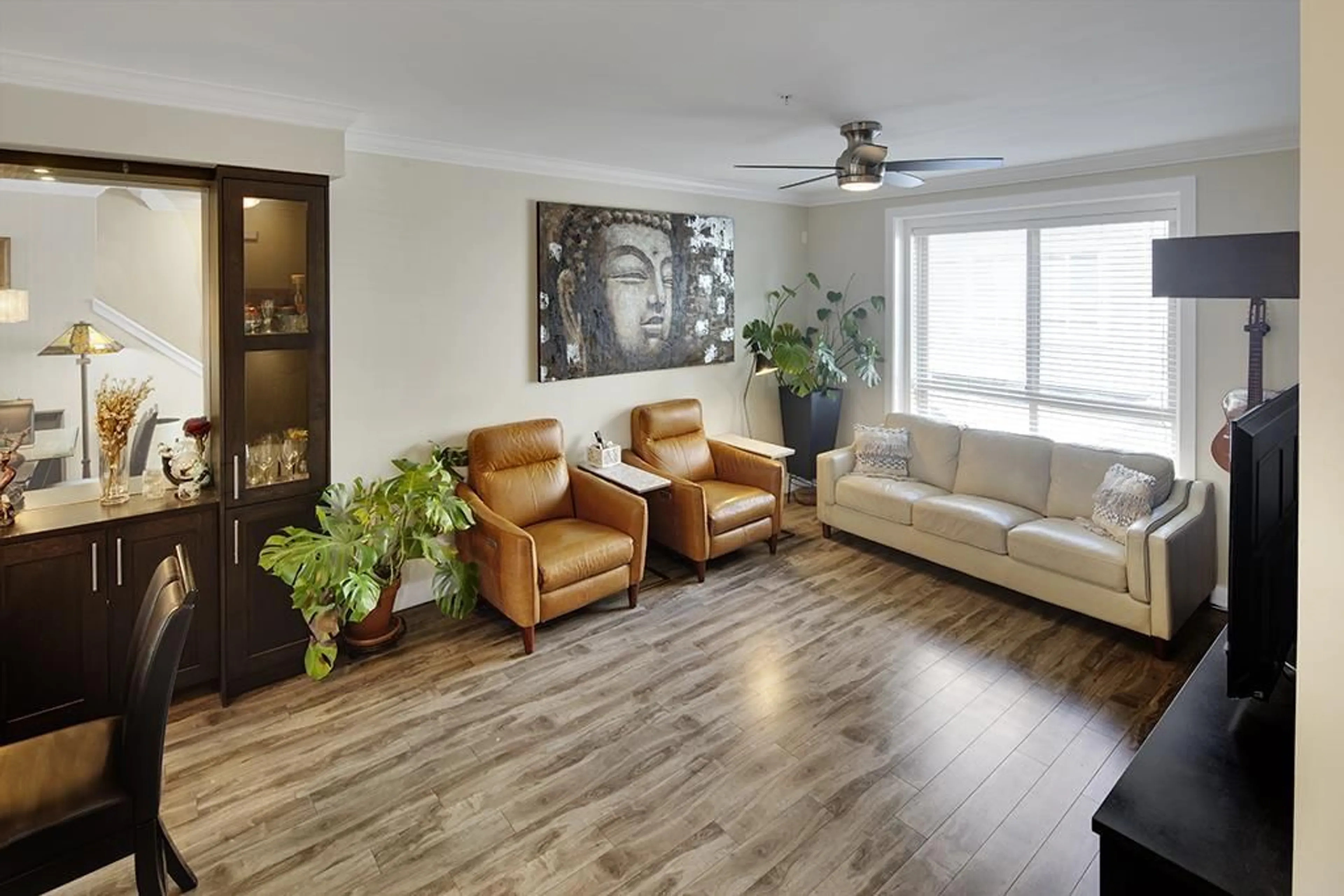 Living room with furniture, wood/laminate floor for 40 19913 70 AVENUE, Langley British Columbia V2Y0S9