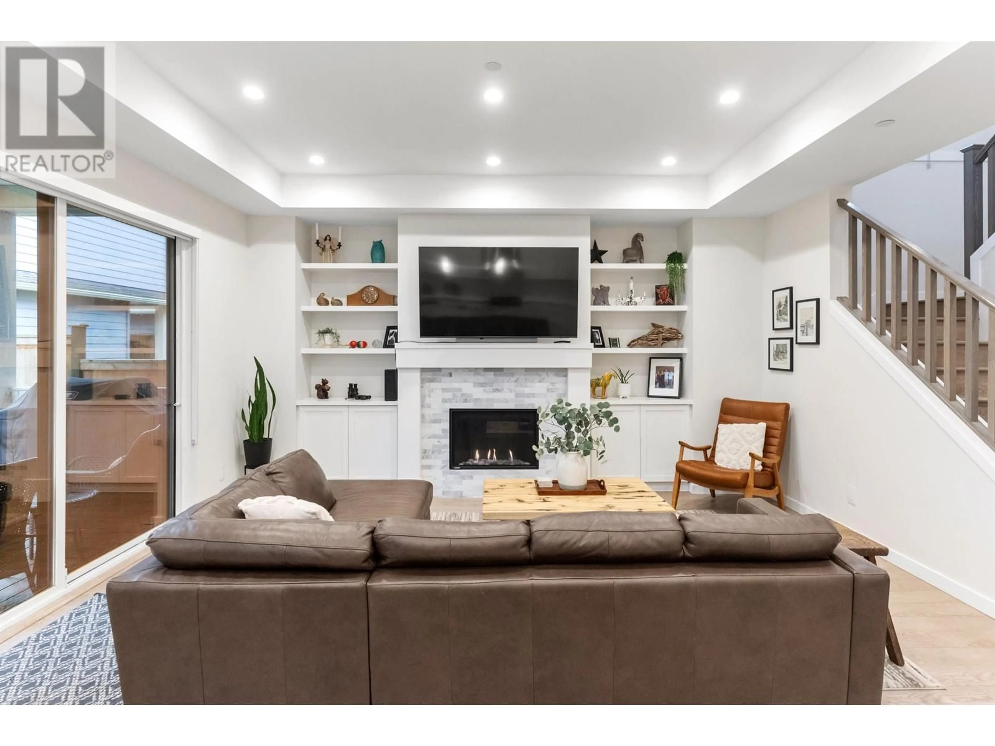 Living room with furniture, unknown for 4718 HAZELNUT WAY, Tsawwassen British Columbia V4M0C5