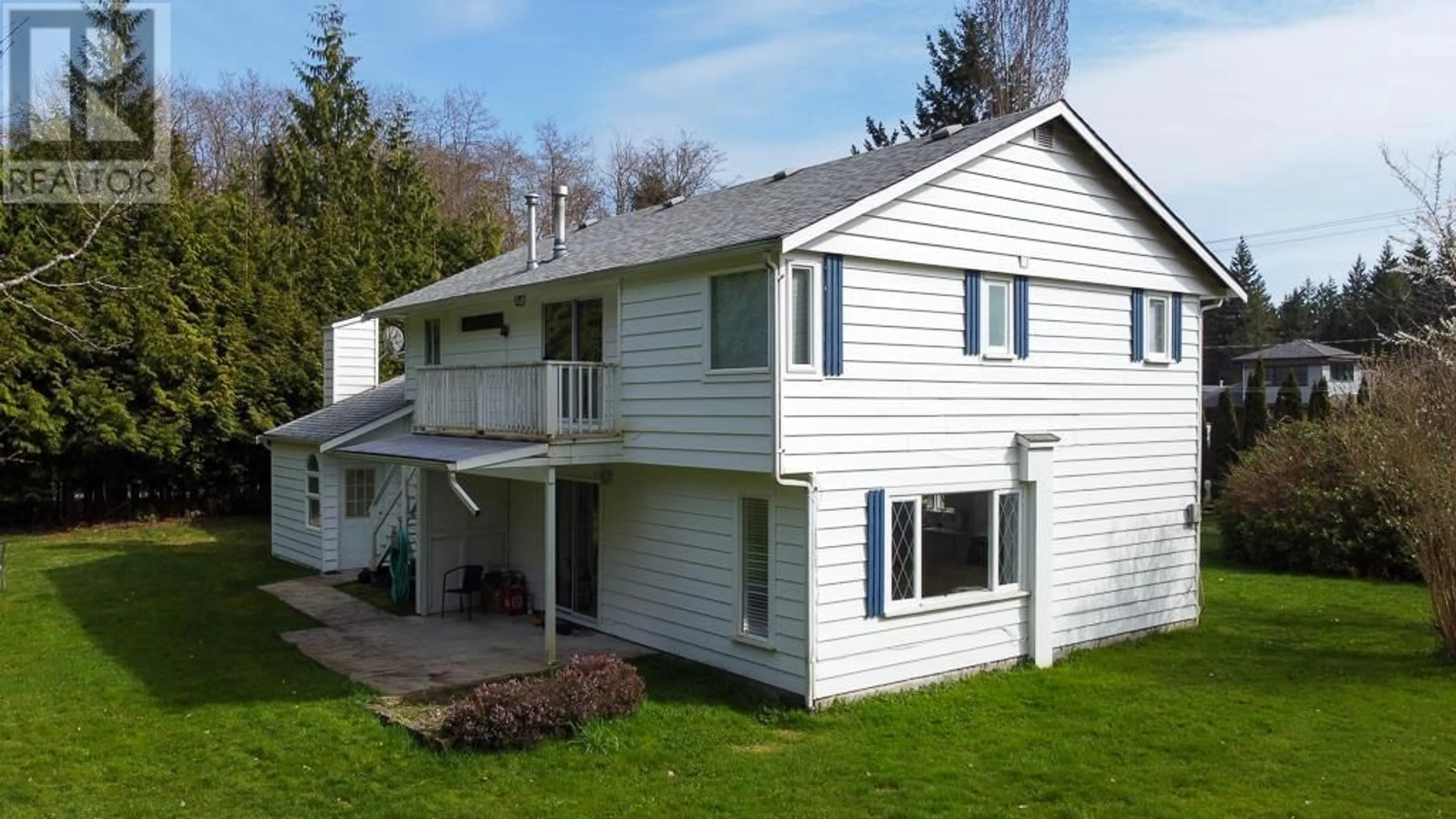A pic from outside/outdoor area/front of a property/back of a property/a pic from drone, building for 1186 SUNSHINE COAST HIGHWAY, Gibsons British Columbia V0N1V2