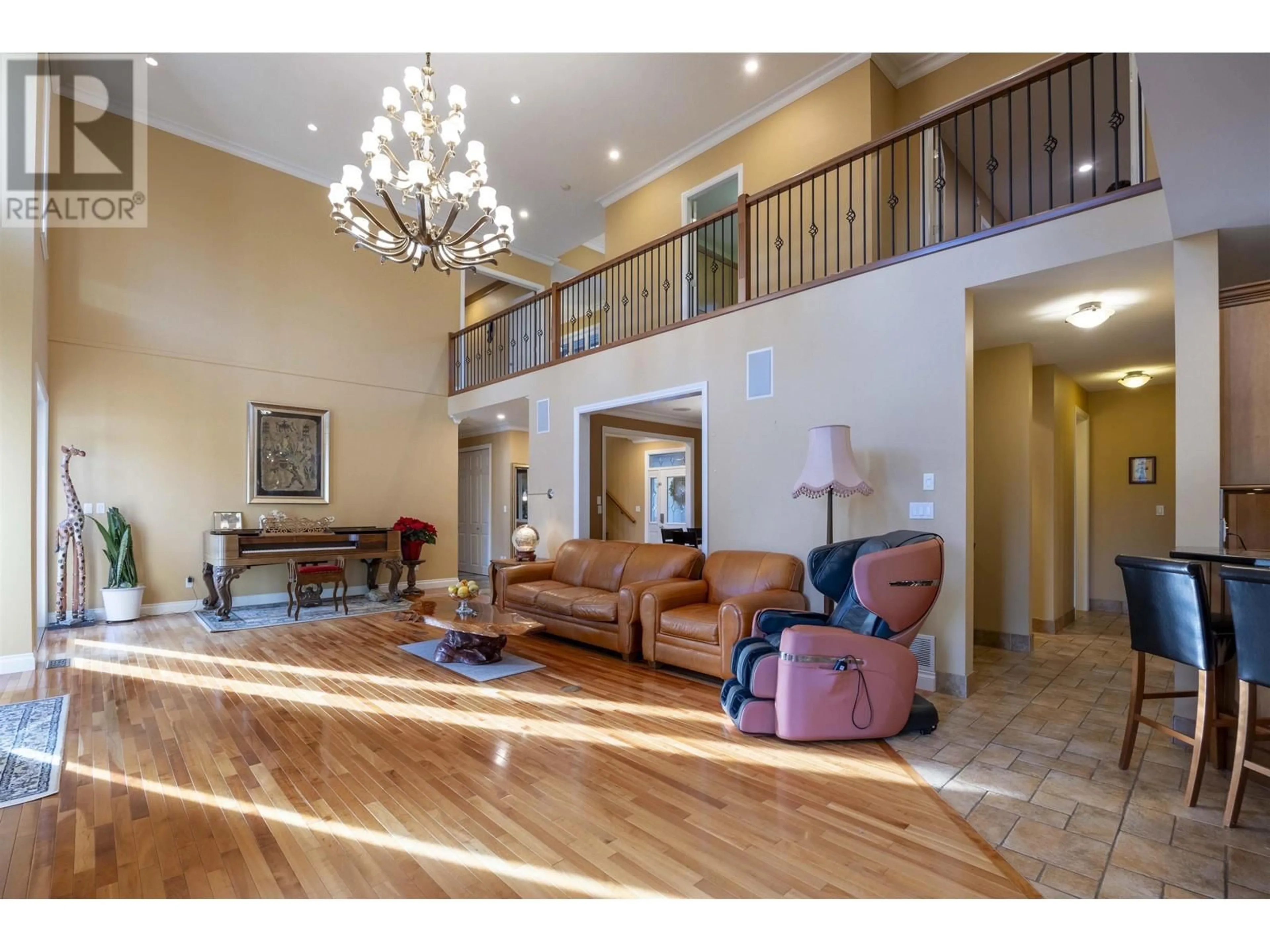 Indoor foyer for 12366 240 STREET, Maple Ridge British Columbia V4R1N3