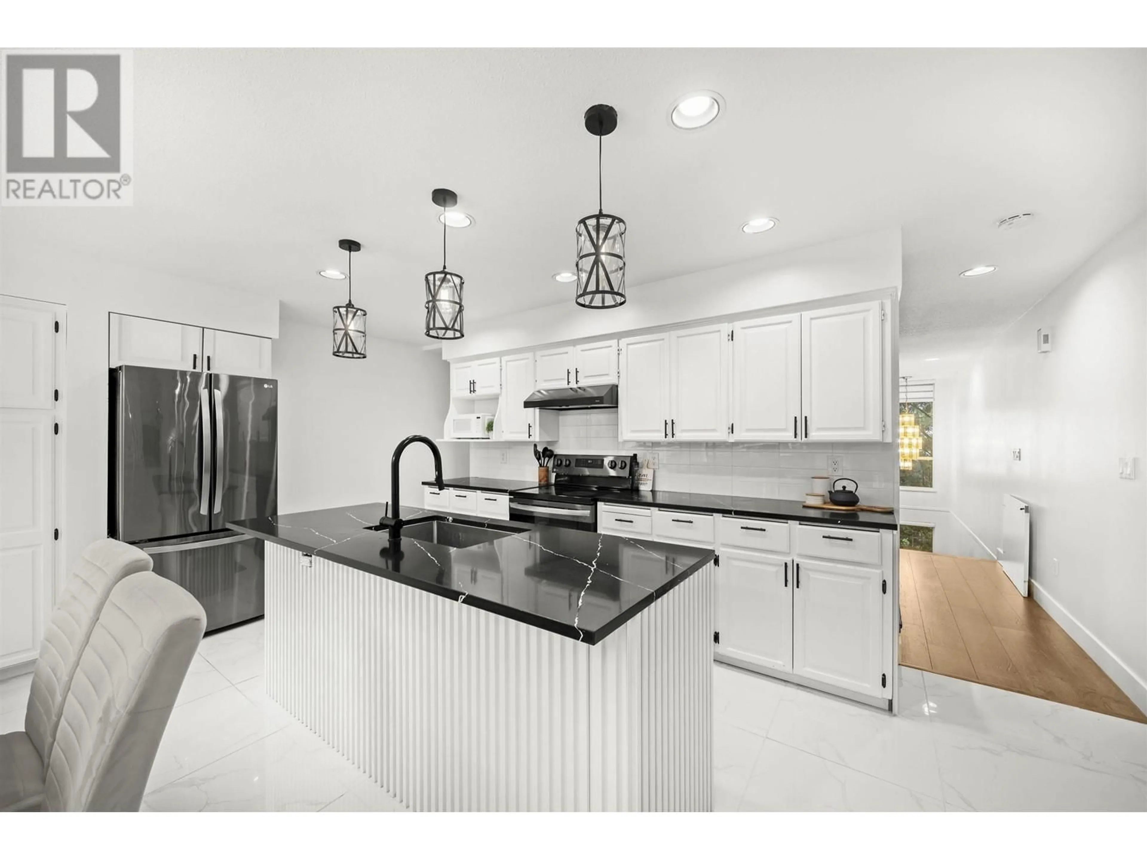 Open concept kitchen, ceramic/tile floor for 19 3228 RALEIGH STREET, Port Coquitlam British Columbia V3C3J5