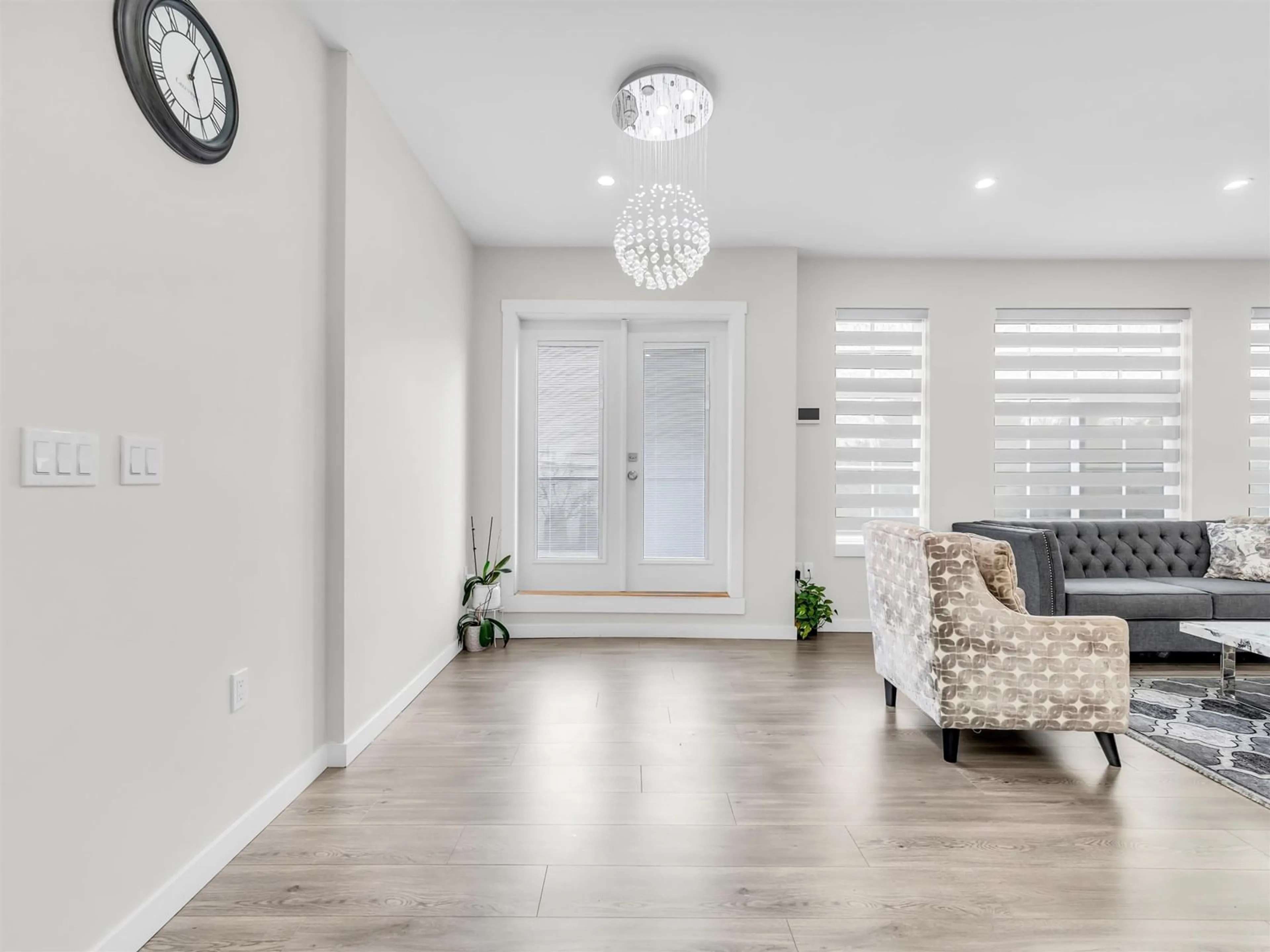 Indoor entryway for 8069 124 STREET, Surrey British Columbia V3W0X7