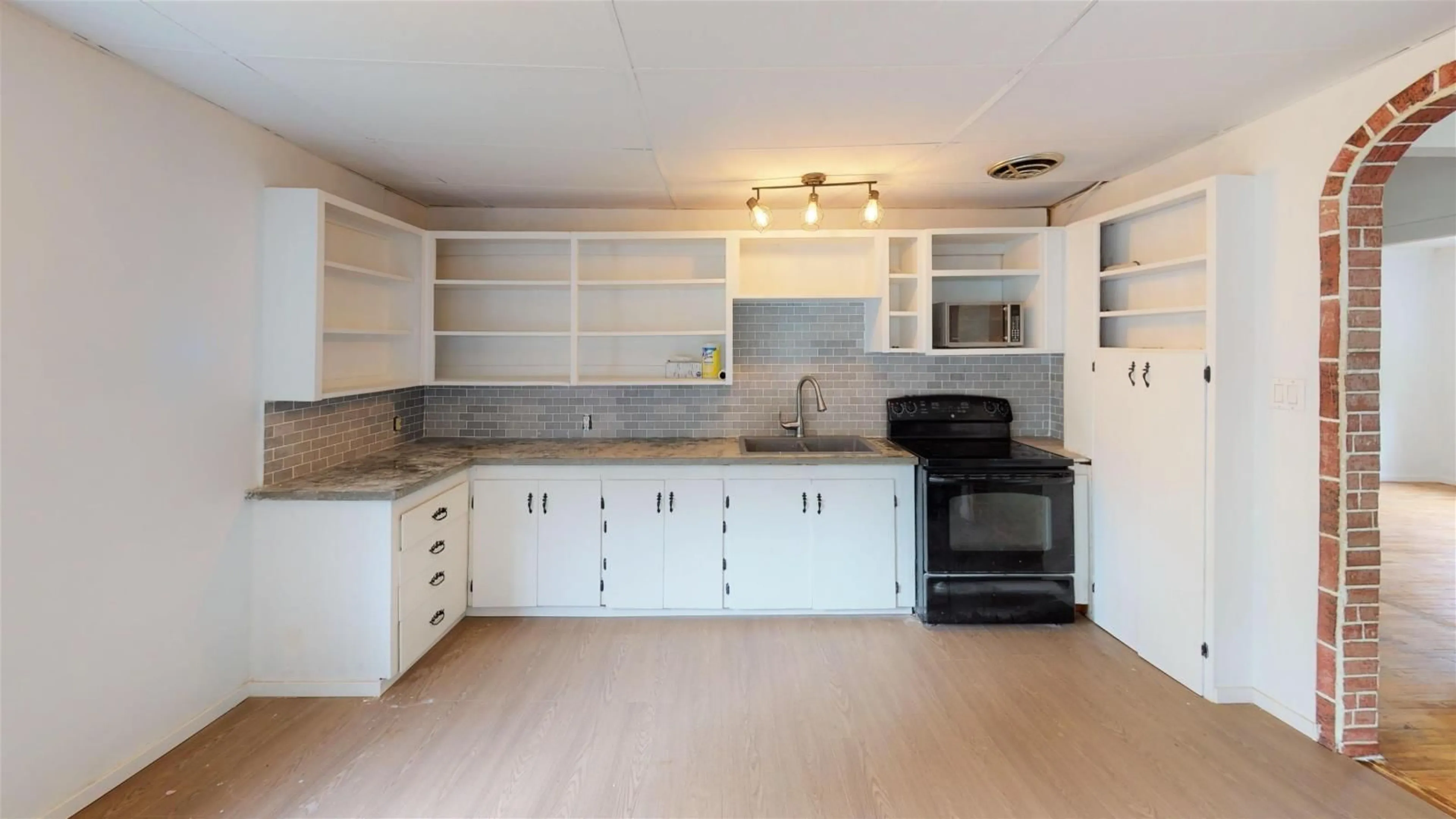 Standard kitchen, unknown for 669 WALLACE STREET|Hope, Hope British Columbia V0X1L0