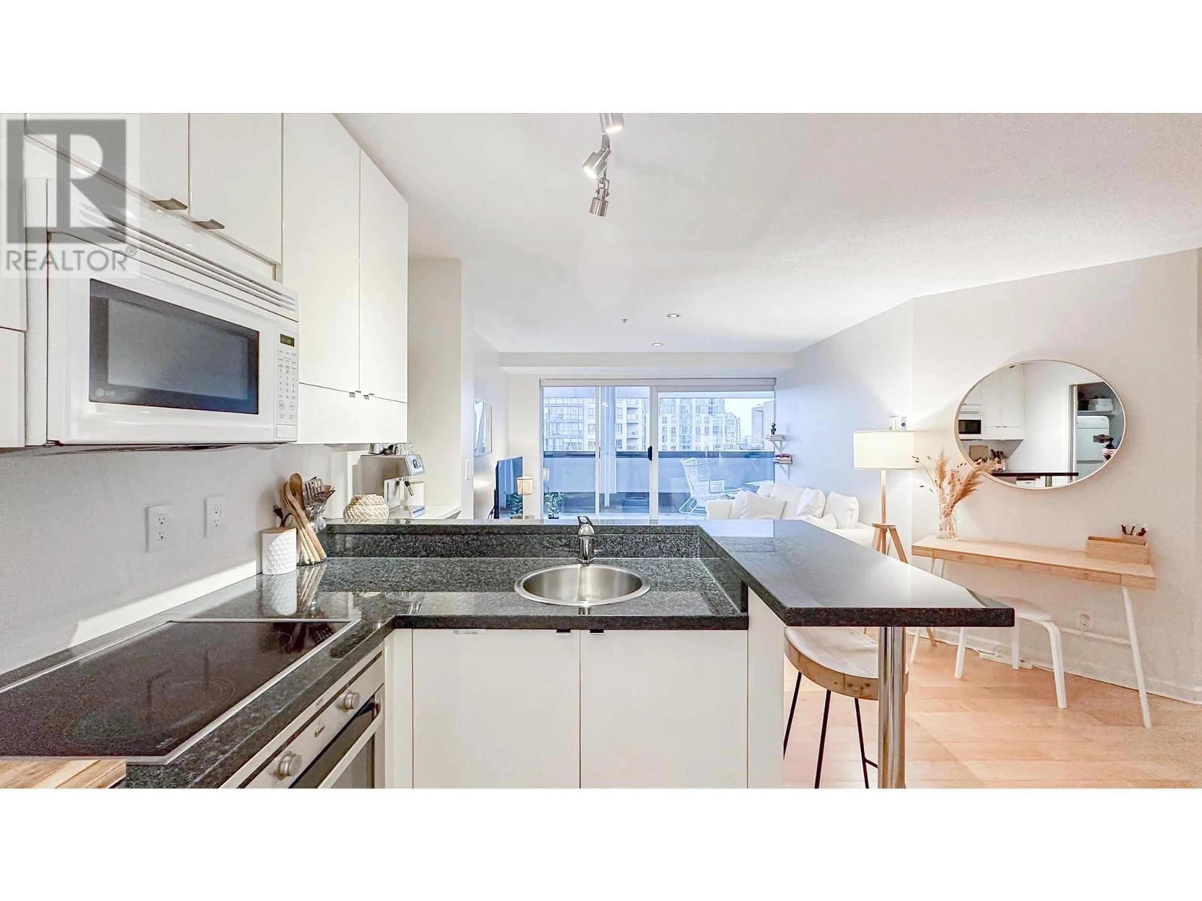 Open concept kitchen, unknown for PH4 1177 HORNBY STREET, Vancouver British Columbia V6Z2E9