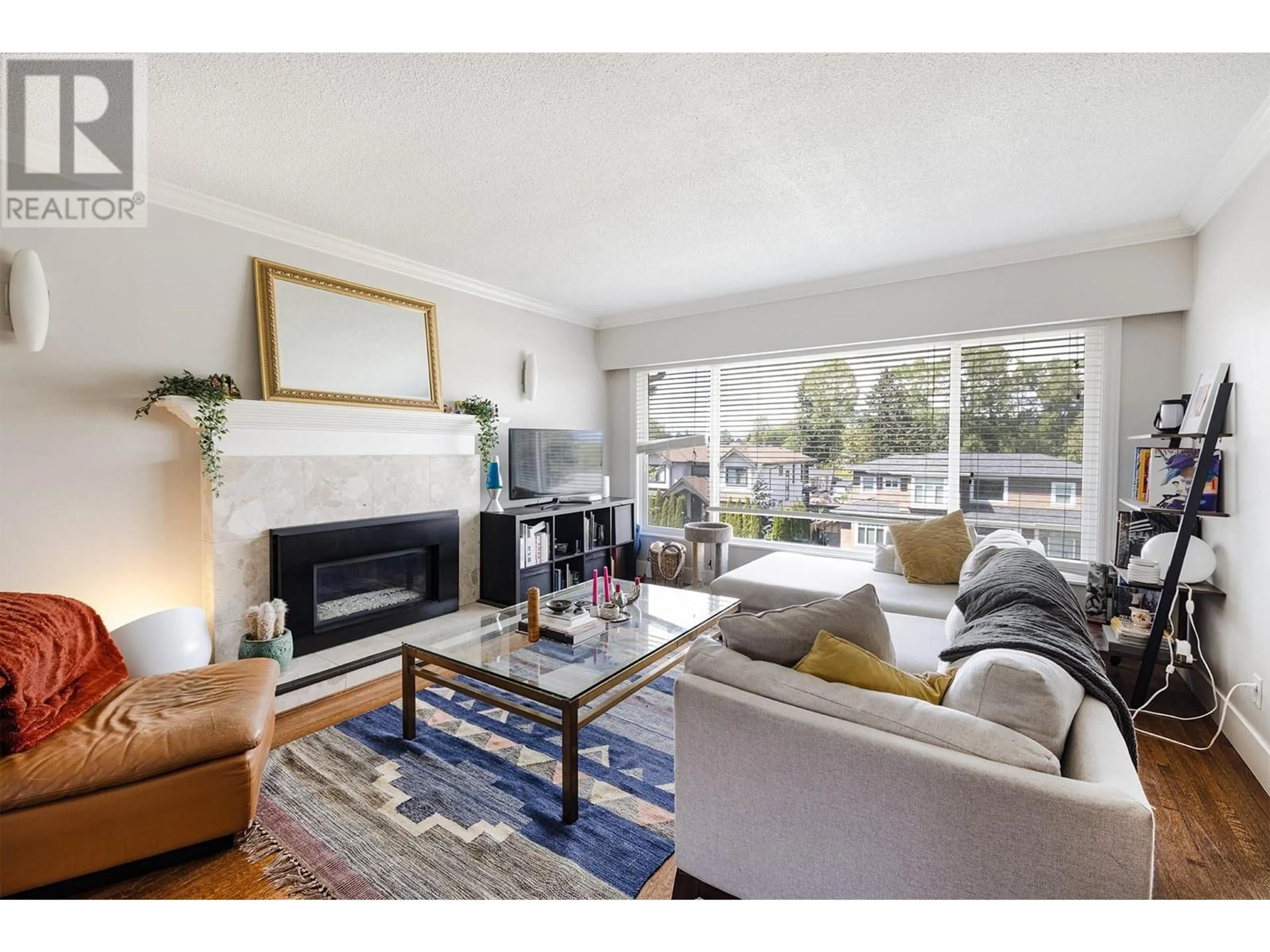 Living room with furniture, wood/laminate floor for 4378 BRIARWOOD CRESCENT, Burnaby British Columbia V5G2M6