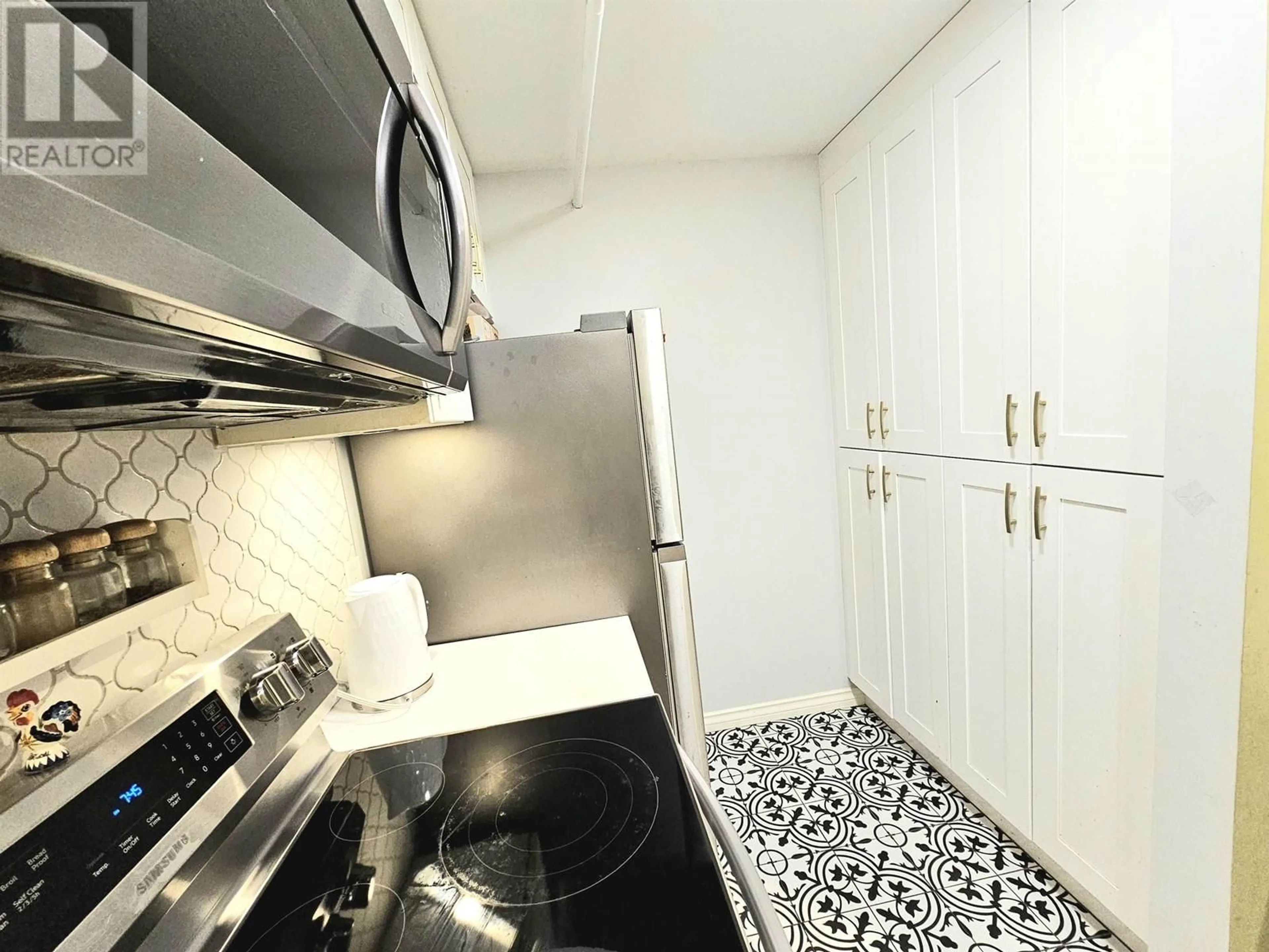 Standard kitchen, ceramic/tile floor for 102 1500 PENDRELL STREET, Vancouver British Columbia V6G3A5