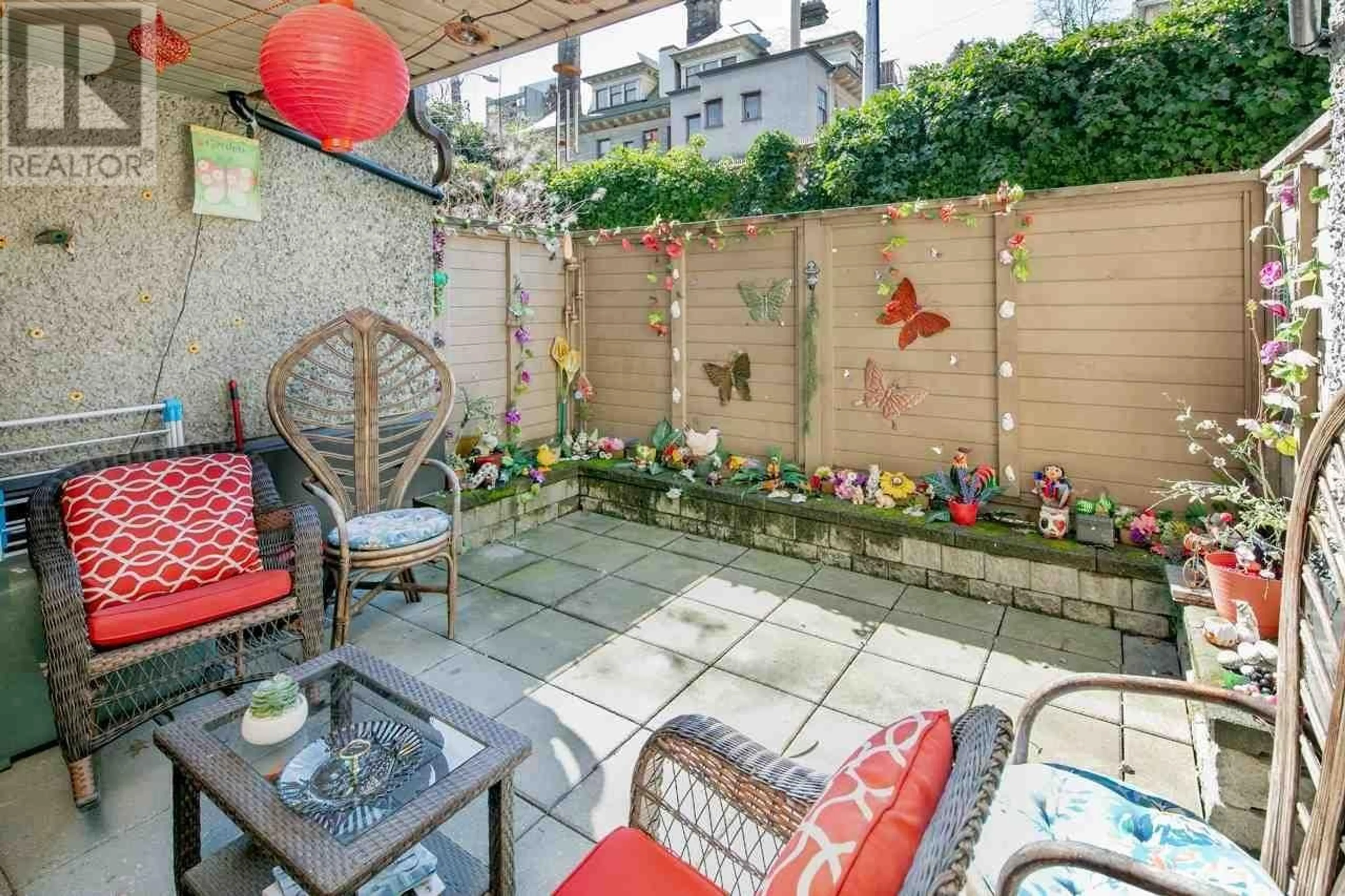 Patio, street for 102 1500 PENDRELL STREET, Vancouver British Columbia V6G3A5