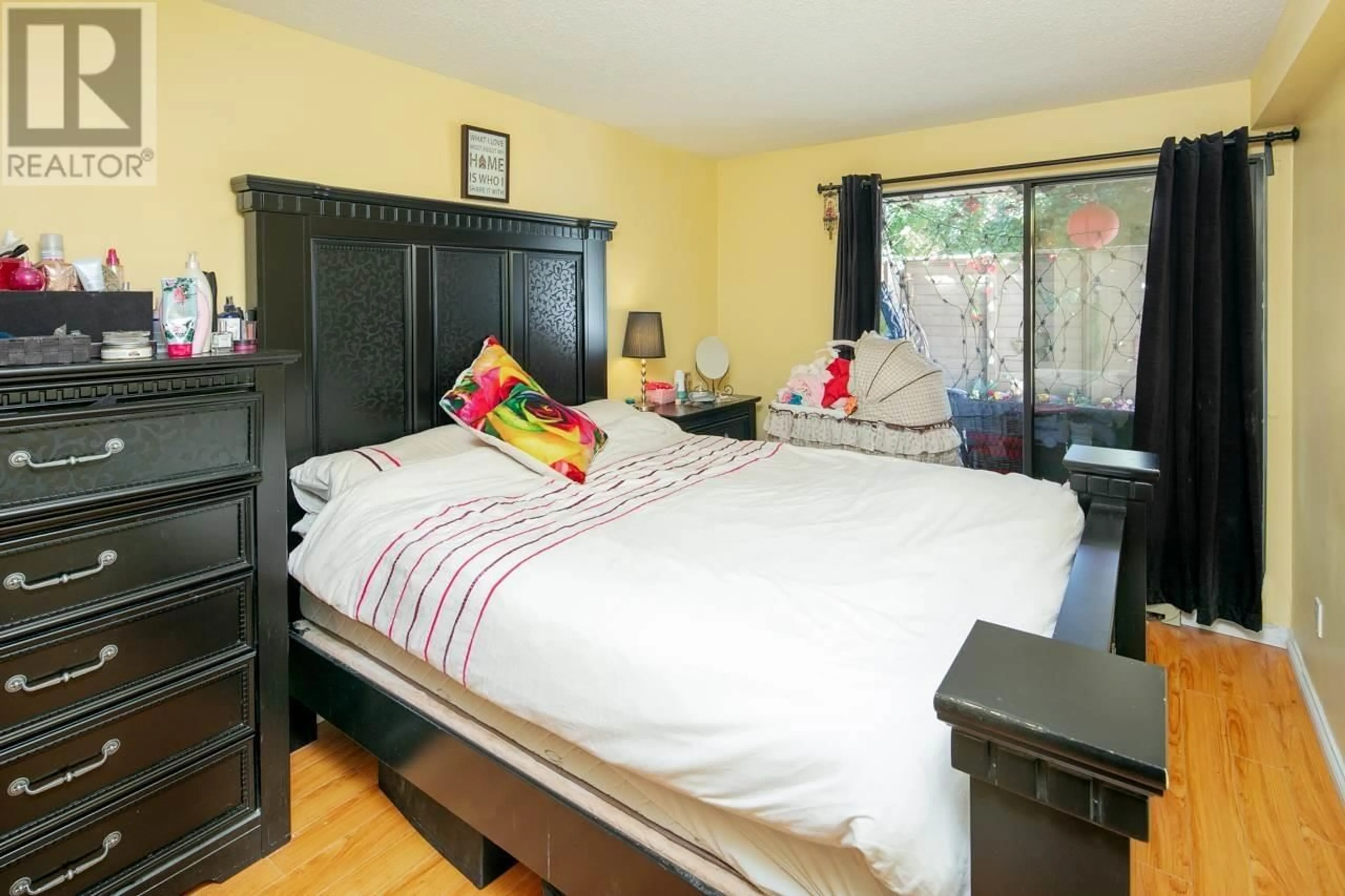 Bedroom with bed, wood/laminate floor for 102 1500 PENDRELL STREET, Vancouver British Columbia V6G3A5