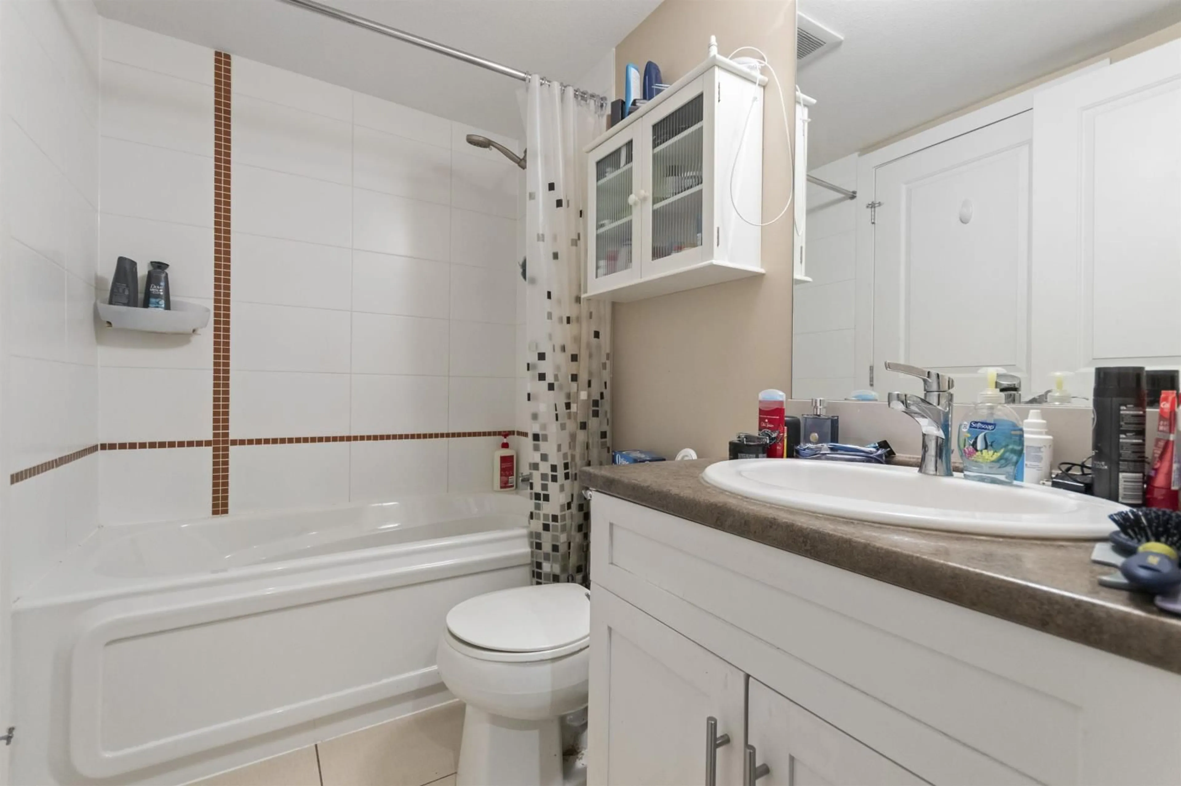 Standard bathroom, ceramic/tile floor for 211 46150 BOLE AVENUE|Chilliwack Proper , Chilliwack British Columbia V2P0B7