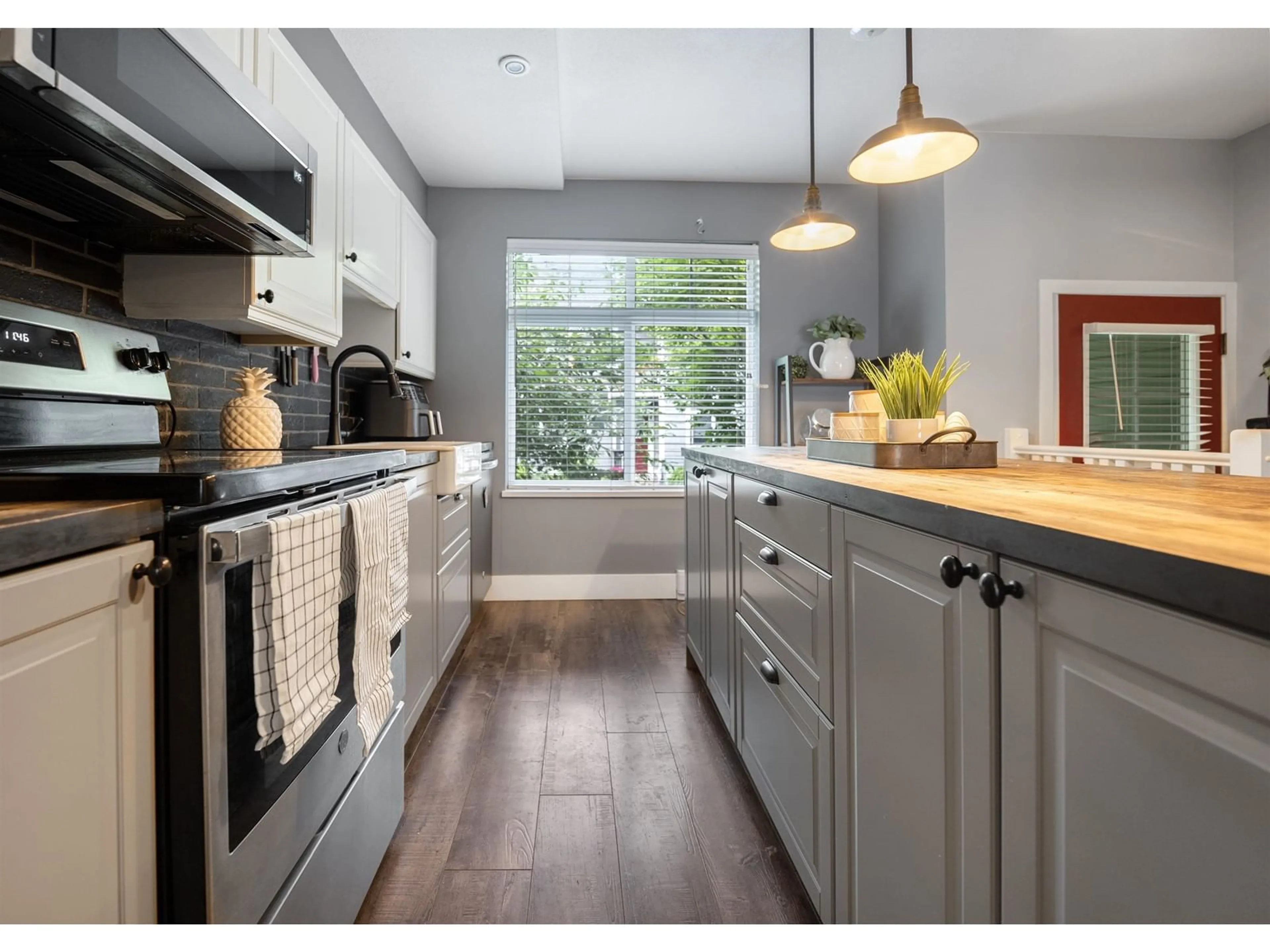 Open concept kitchen, unknown for 76 15233 34 AVENUE, Surrey British Columbia V3S2T7