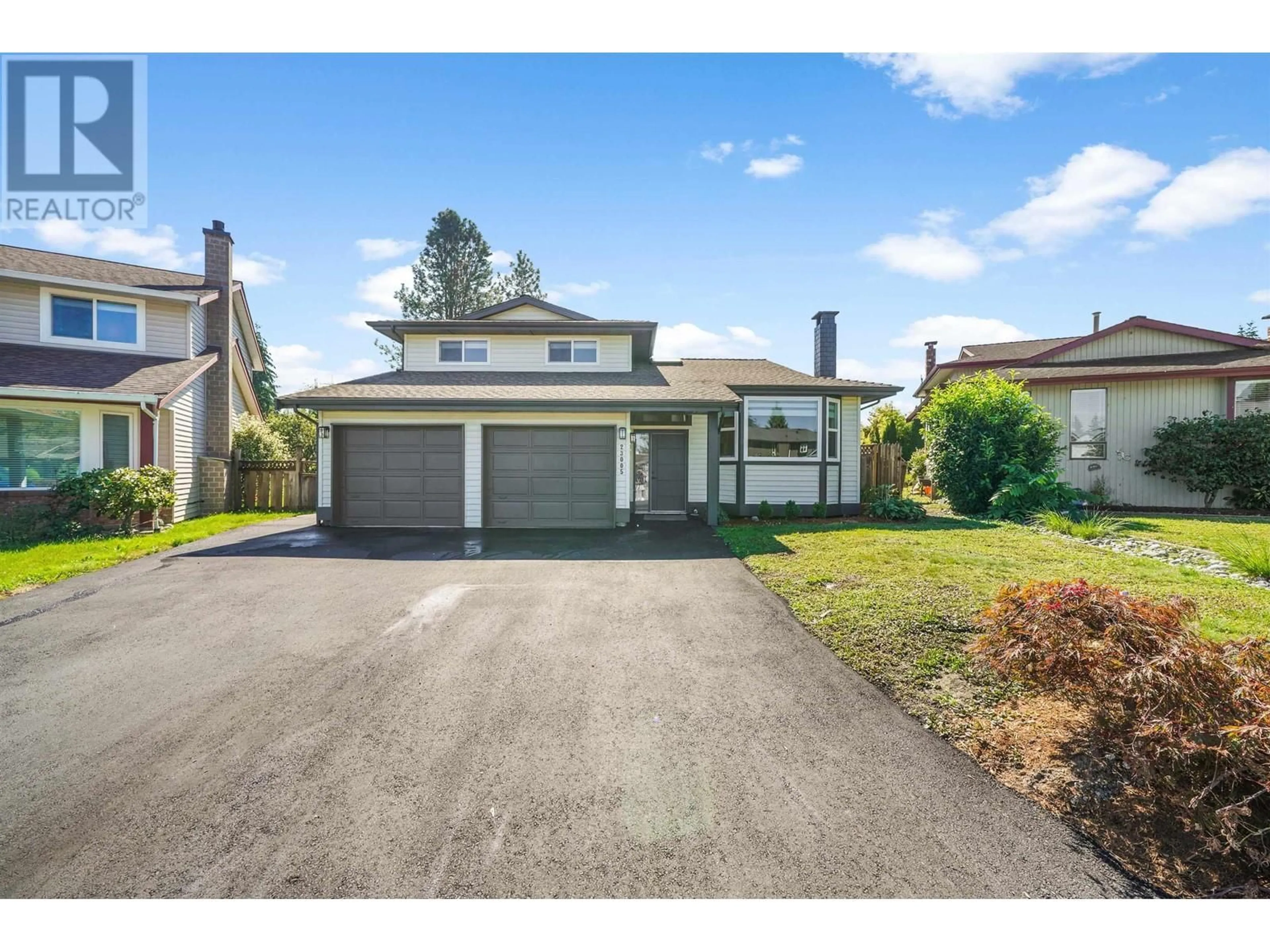 A pic from outside/outdoor area/front of a property/back of a property/a pic from drone, street for 23005 APPLE GROVE, Maple Ridge British Columbia V2X9K3