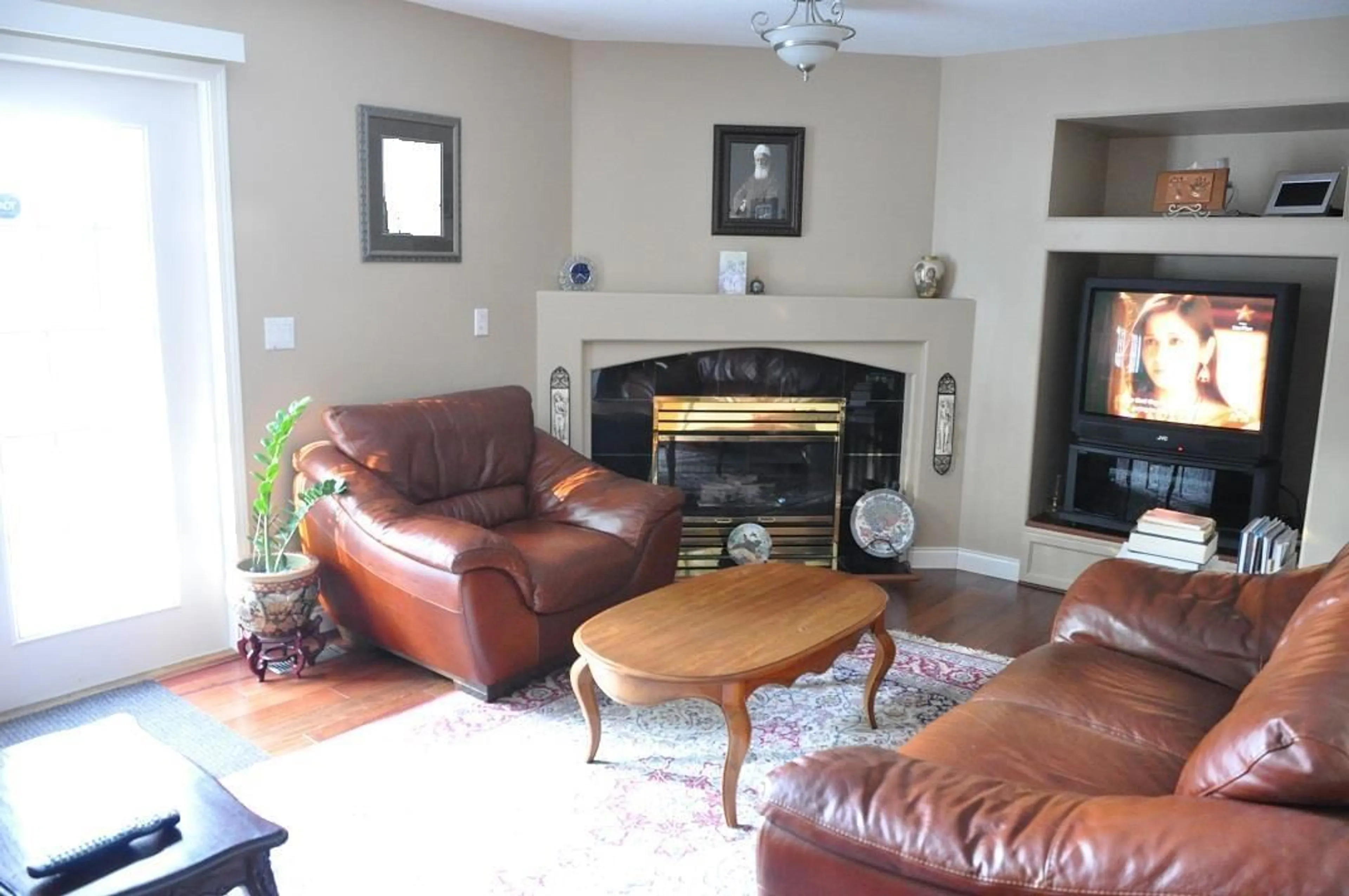 Living room with furniture, unknown for 16245 111A, Surrey British Columbia V4N4R7