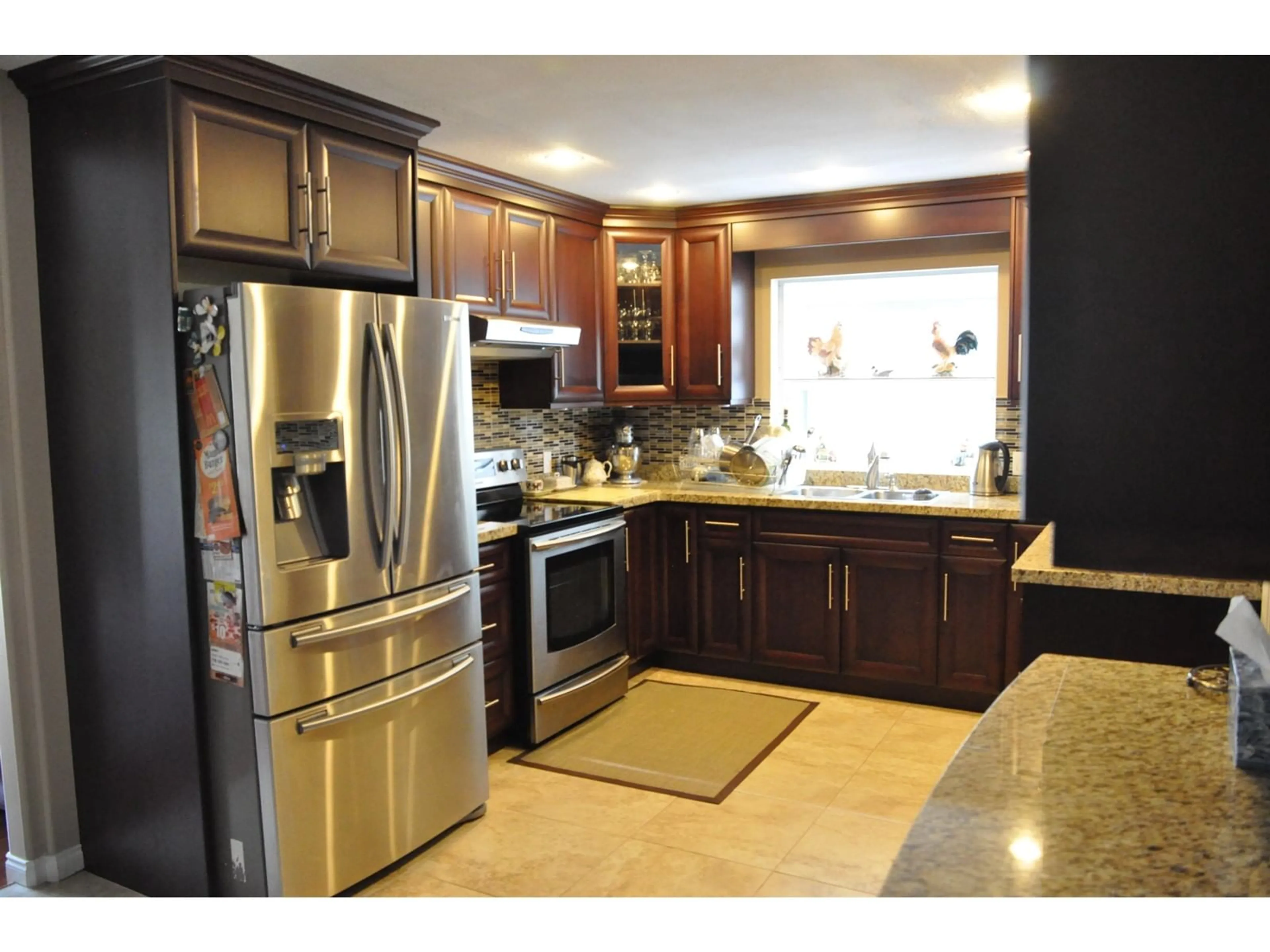 Open concept kitchen, unknown for 16245 111A, Surrey British Columbia V4N4R7