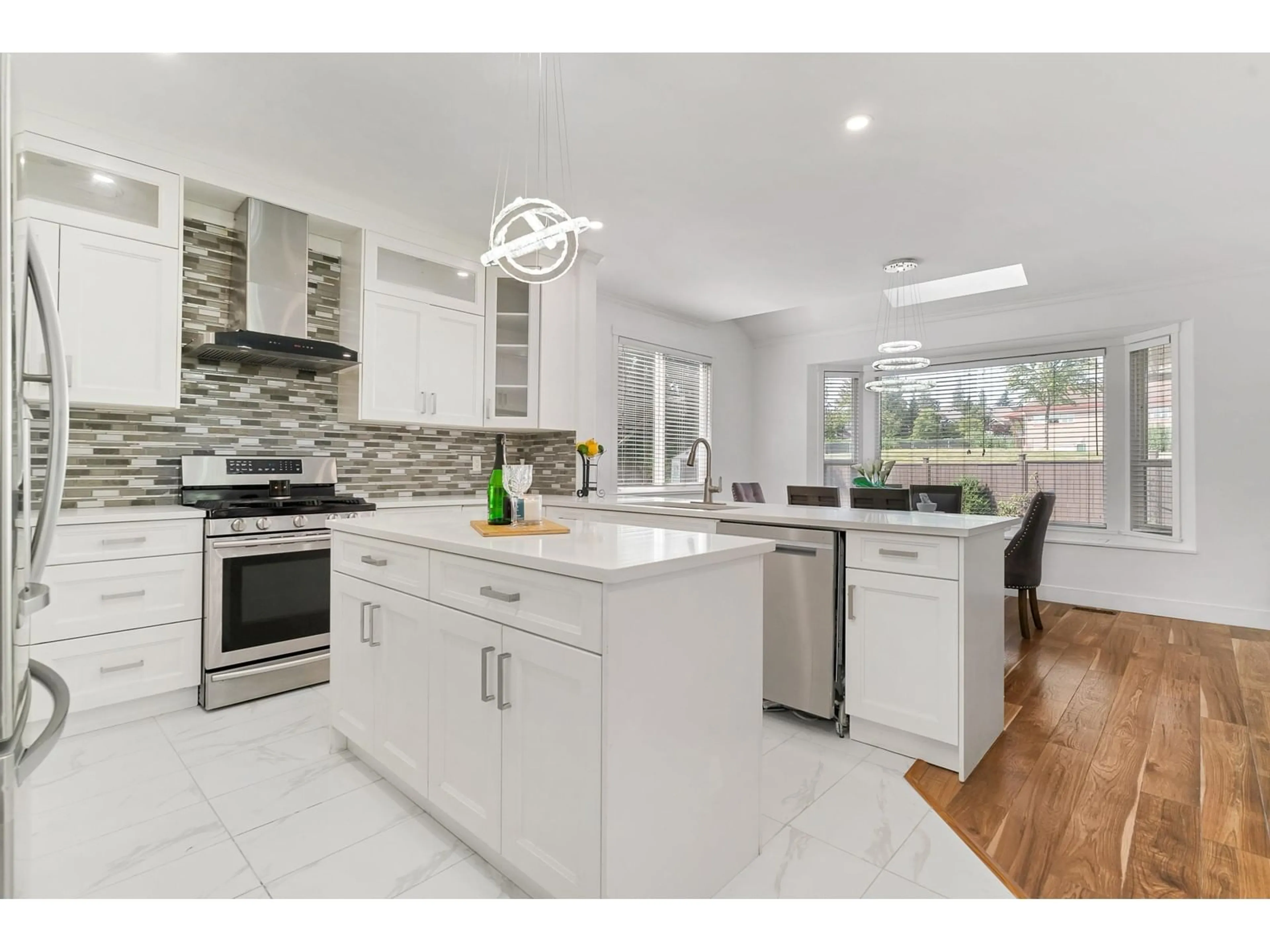 Open concept kitchen, ceramic/tile floor for 6151 166A STREET, Surrey British Columbia V3S9L2