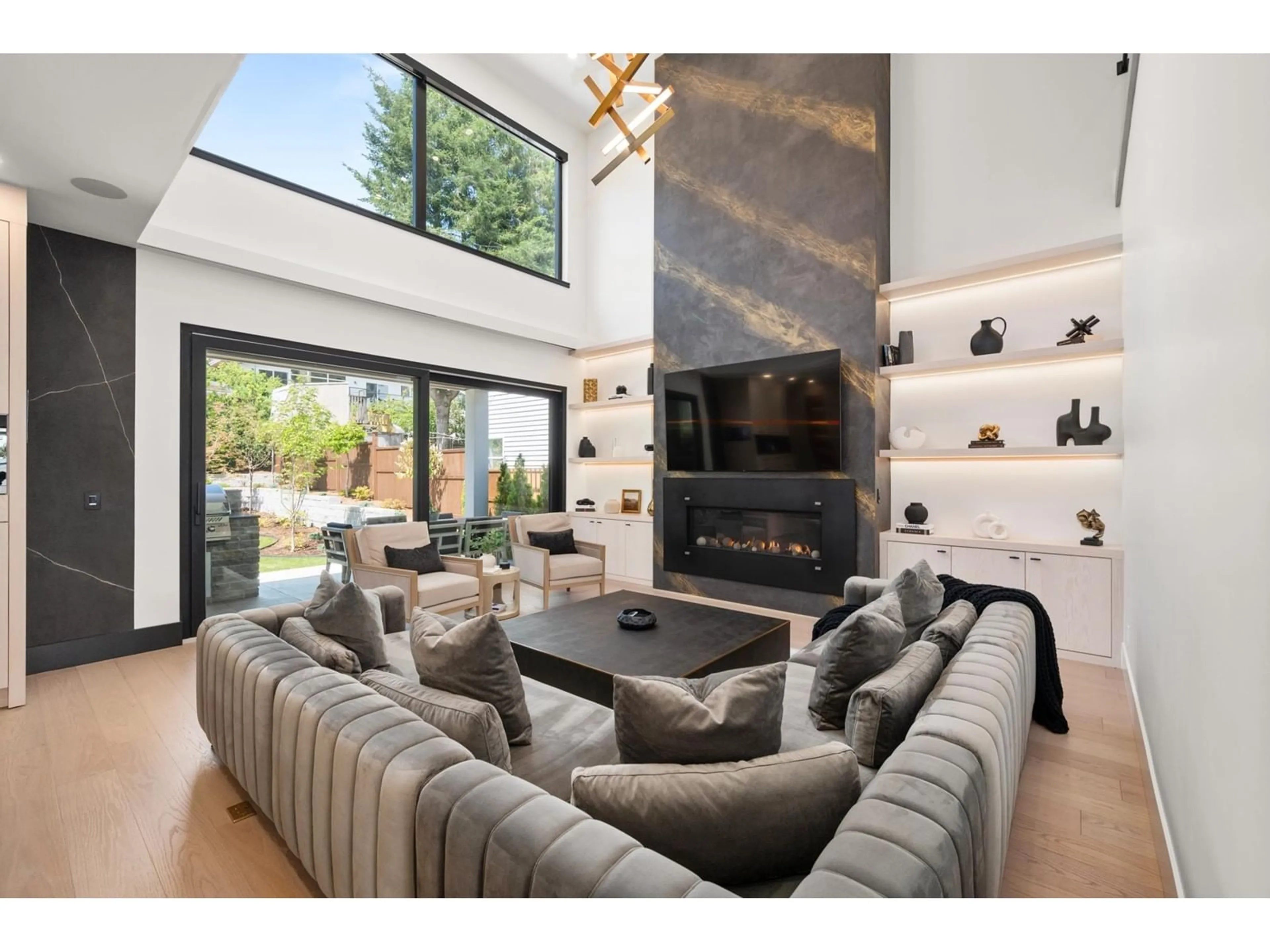 Living room with furniture, unknown for 1265 KENT, White Rock British Columbia V4B4T6