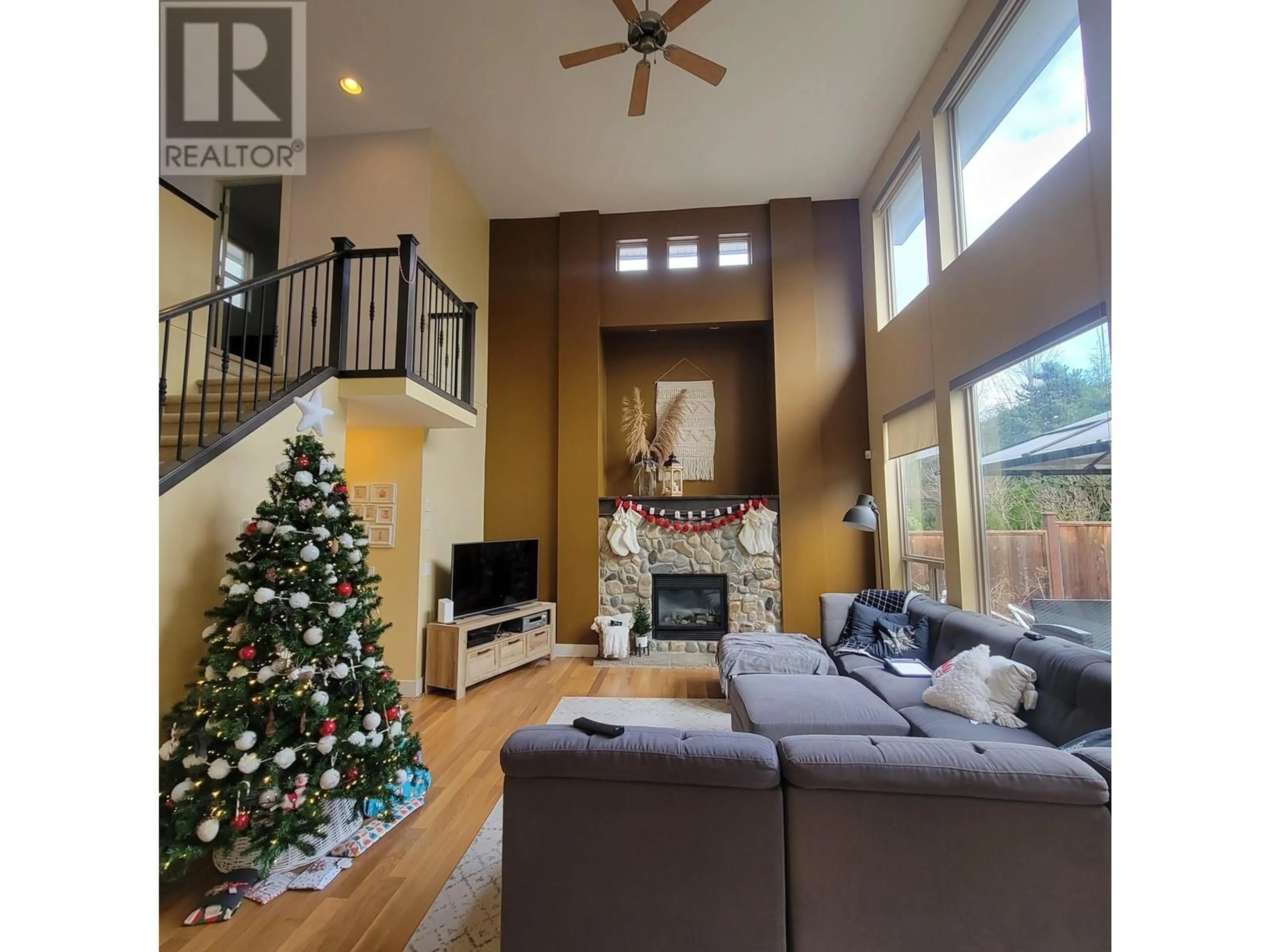 Living room with furniture, wood/laminate floor for 24756 MCCLURE DRIVE, Maple Ridge British Columbia V2W0A5