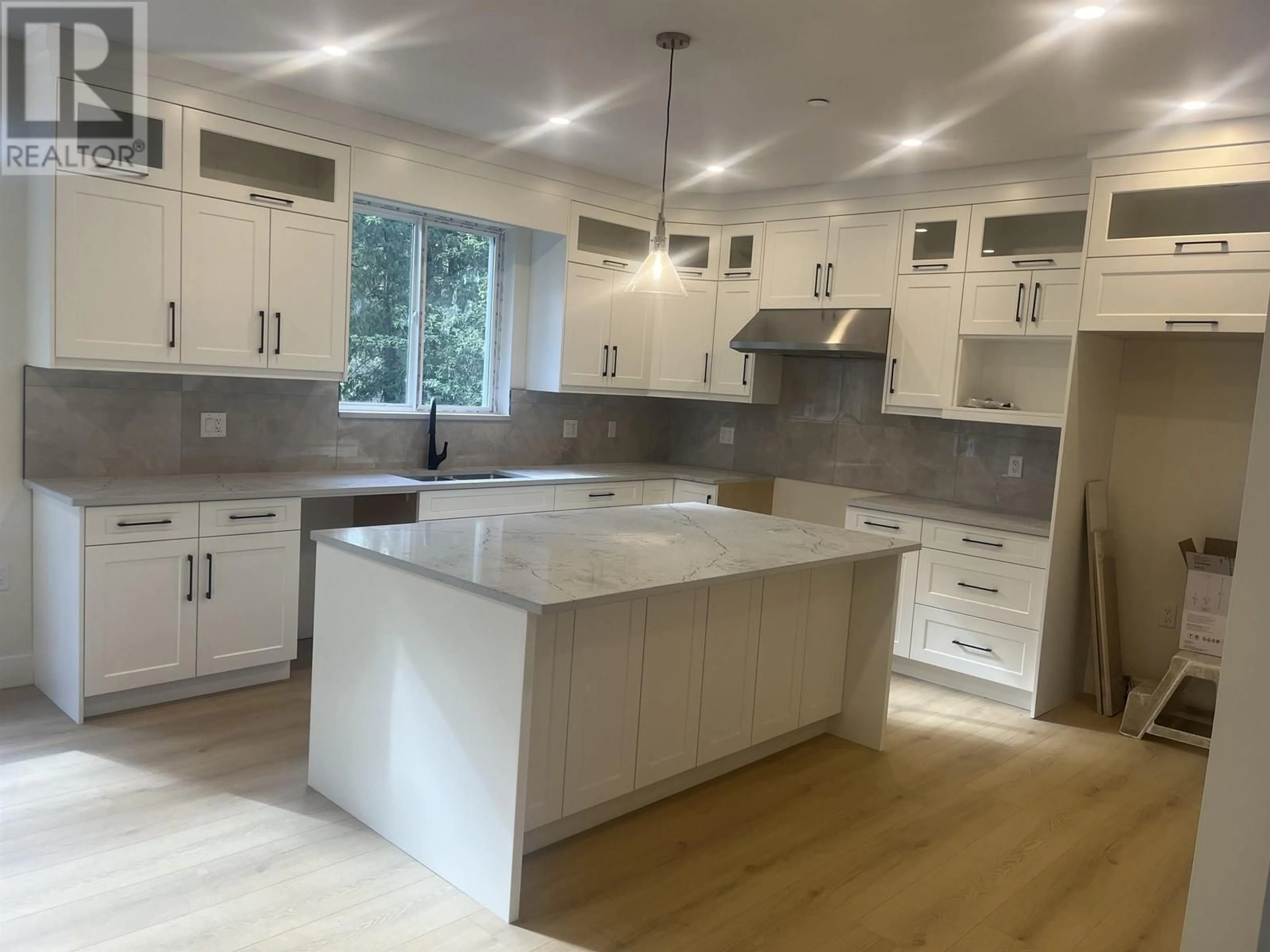 Open concept kitchen, unknown for 23349 CROSS ROAD, Maple Ridge British Columbia V4R0C8