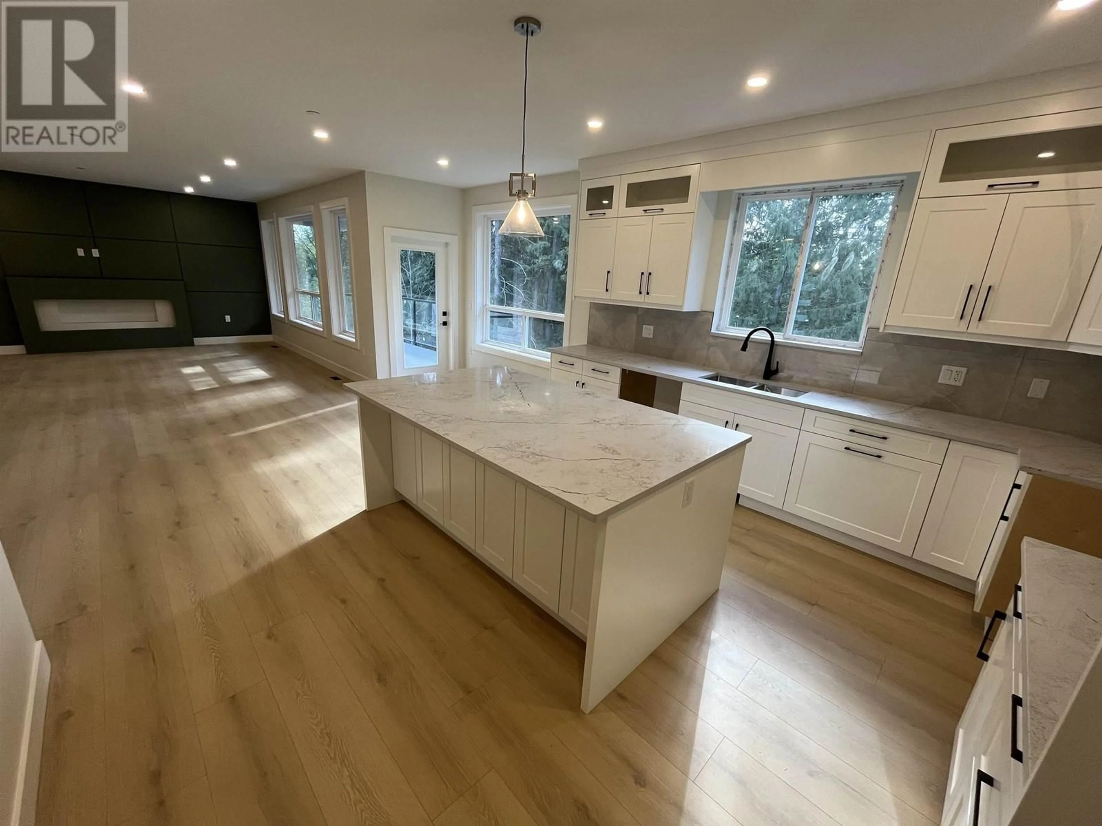 Open concept kitchen, wood/laminate floor for 23349 CROSS ROAD, Maple Ridge British Columbia V4R0C8