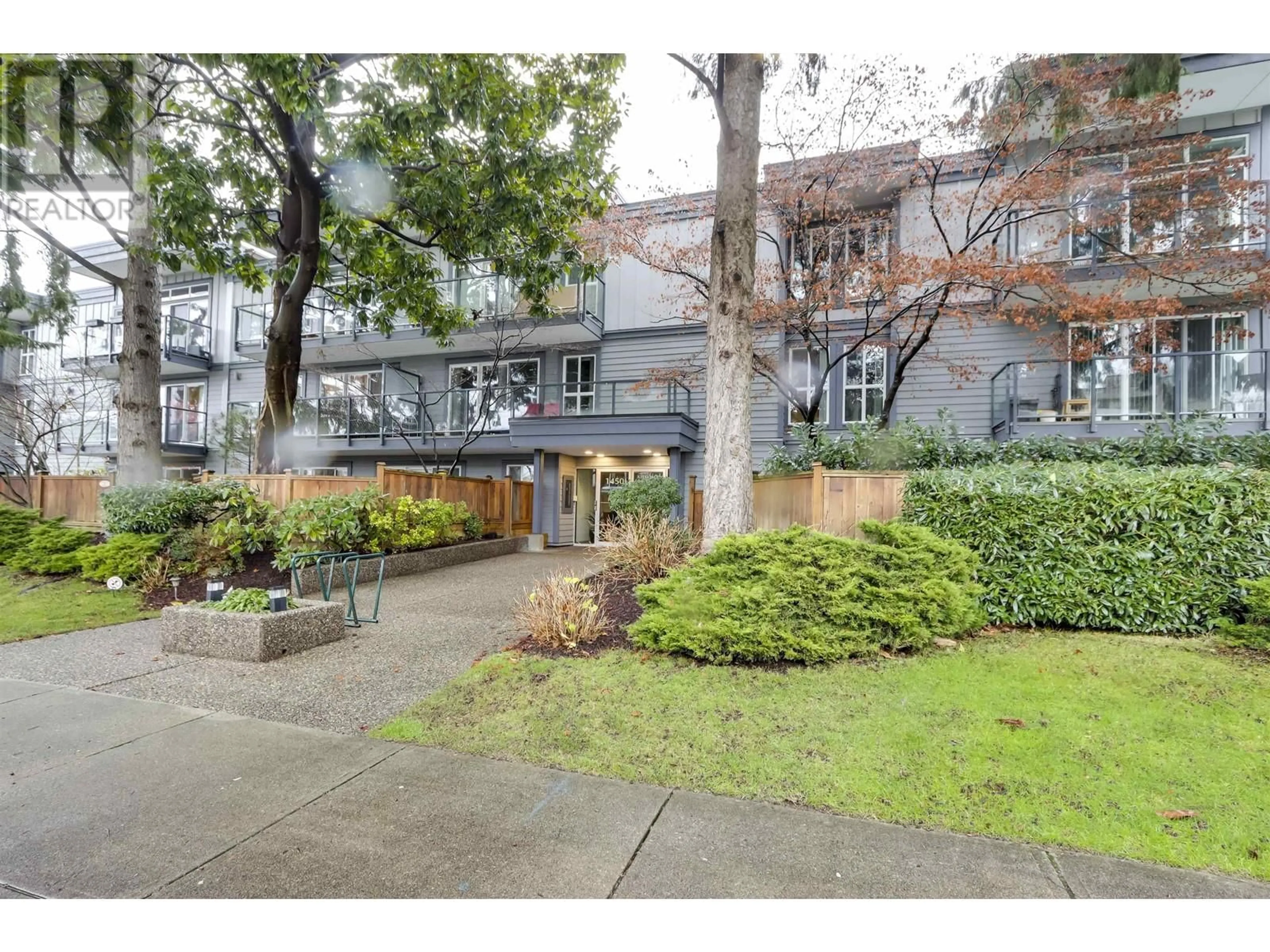 Patio, street for 207 1450 LABURNUM STREET, Vancouver British Columbia V6J3W3