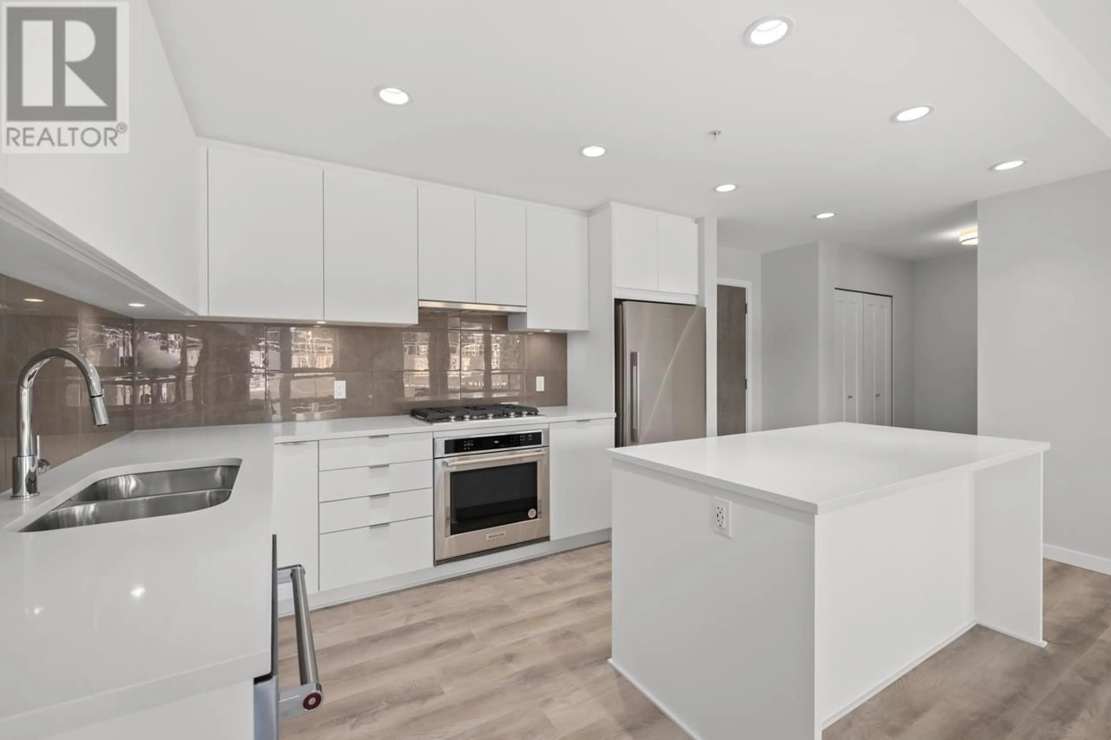 Contemporary kitchen, ceramic/tile floor for 705 615 COTTONWOOD AVENUE, Coquitlam British Columbia V3J2S5