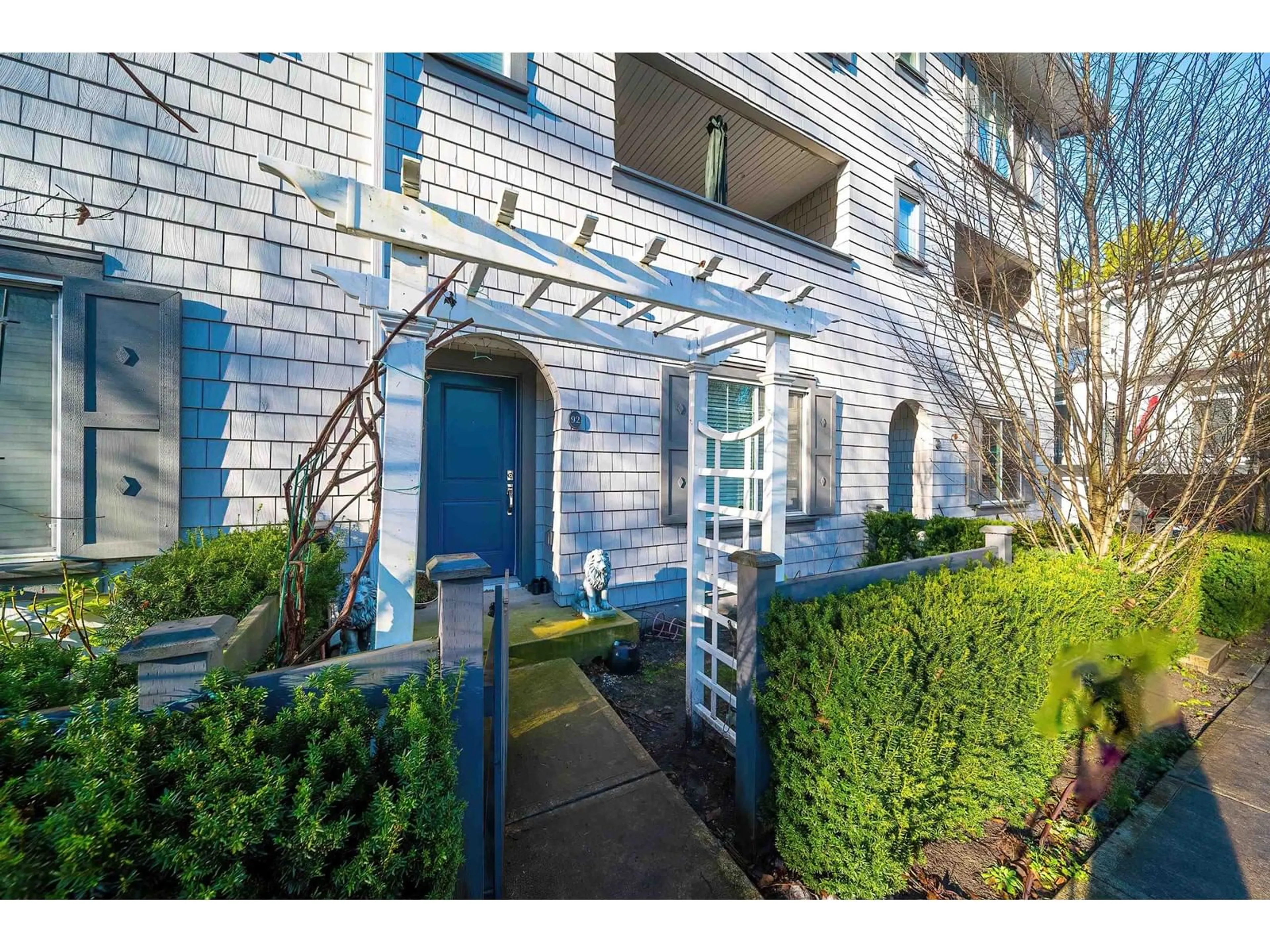 Indoor entryway for 92 8168 136A, Surrey British Columbia V3W2Z6