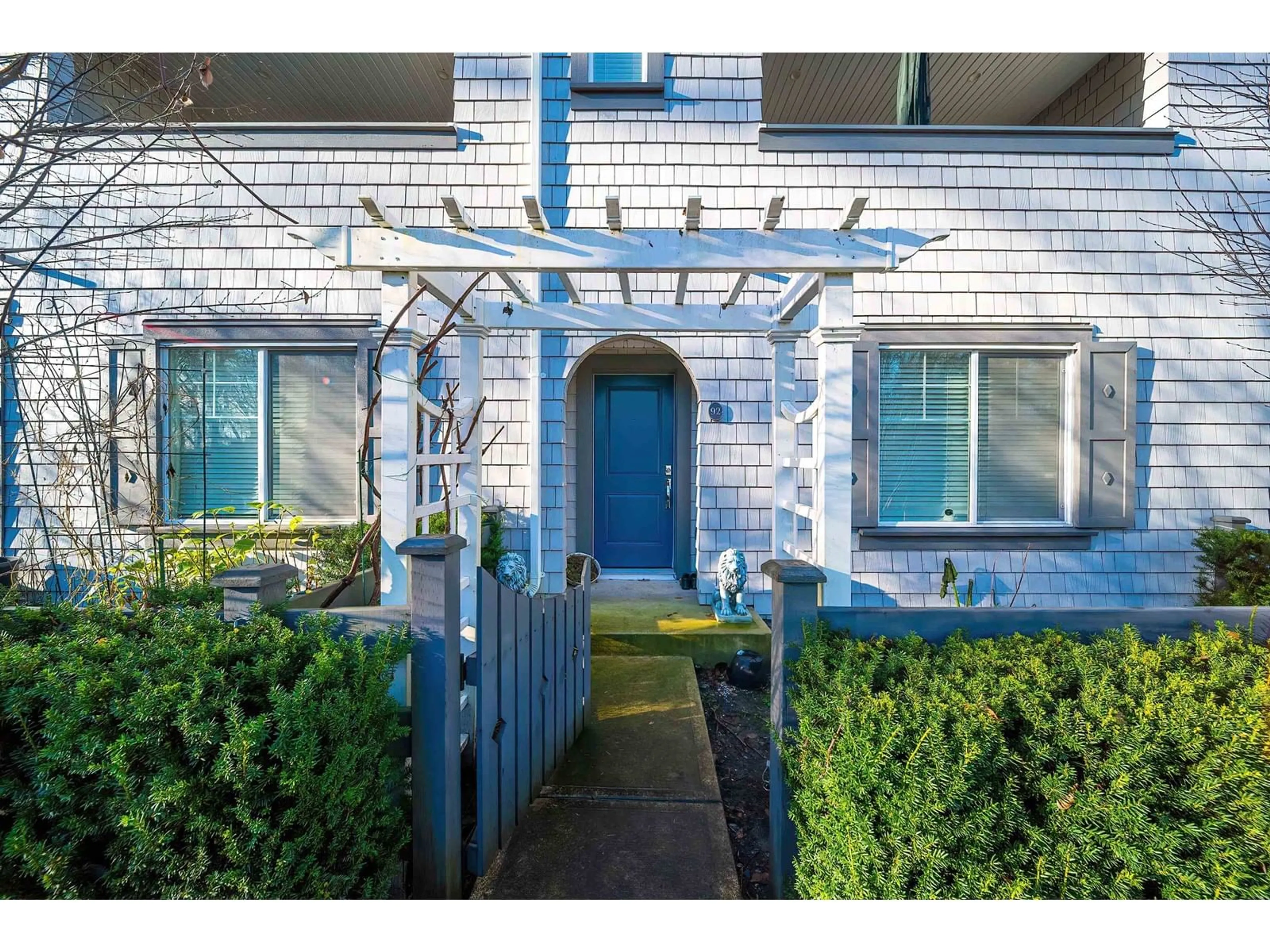 Indoor entryway for 92 8168 136A, Surrey British Columbia V3W2Z6