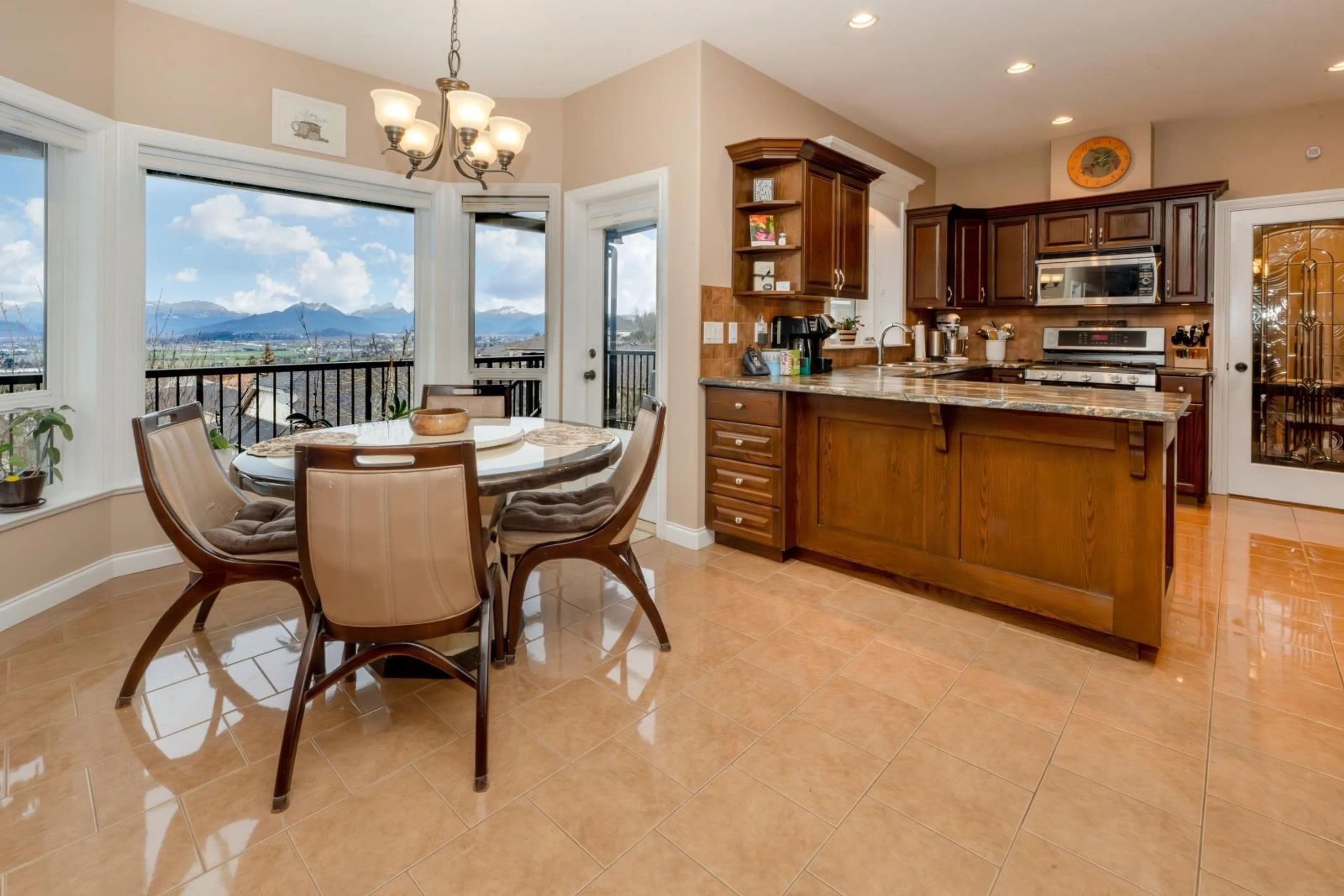 Open concept kitchen, ceramic/tile floor for 5306 GOLDSPRING PLACE|Promontory, Chilliwack British Columbia V2R3Y3