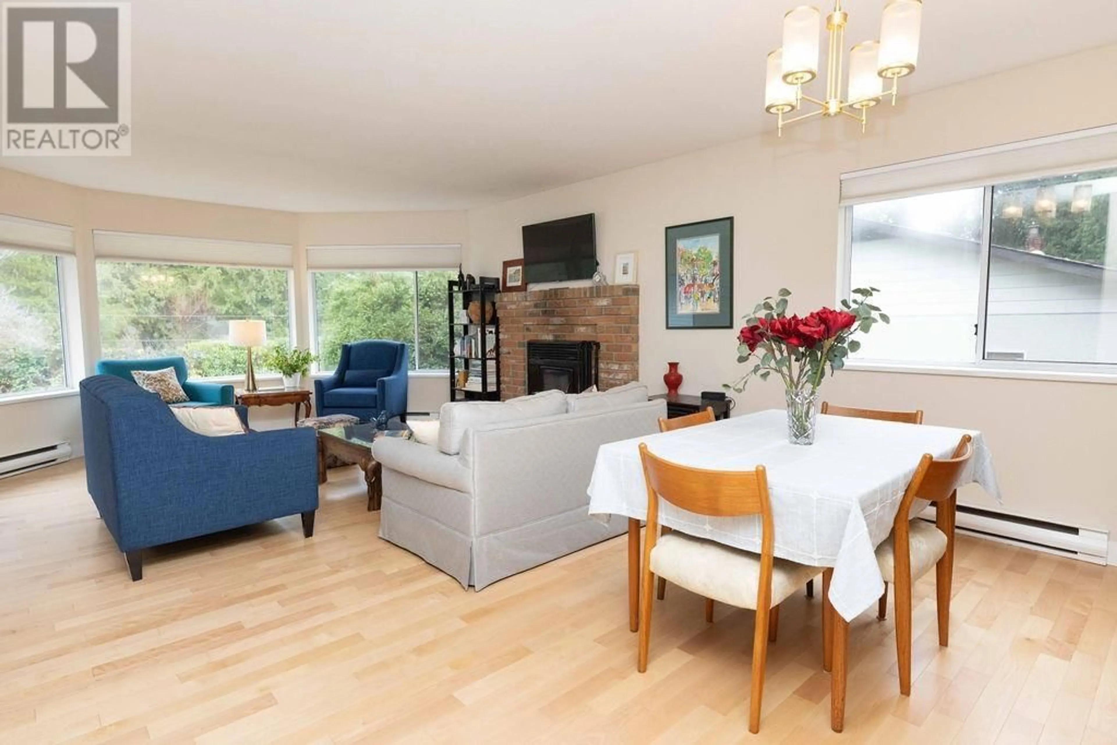 Living room with furniture, wood/laminate floor for 7639 EUREKA AVENUE, Halfmoon Bay British Columbia V7Z1A1