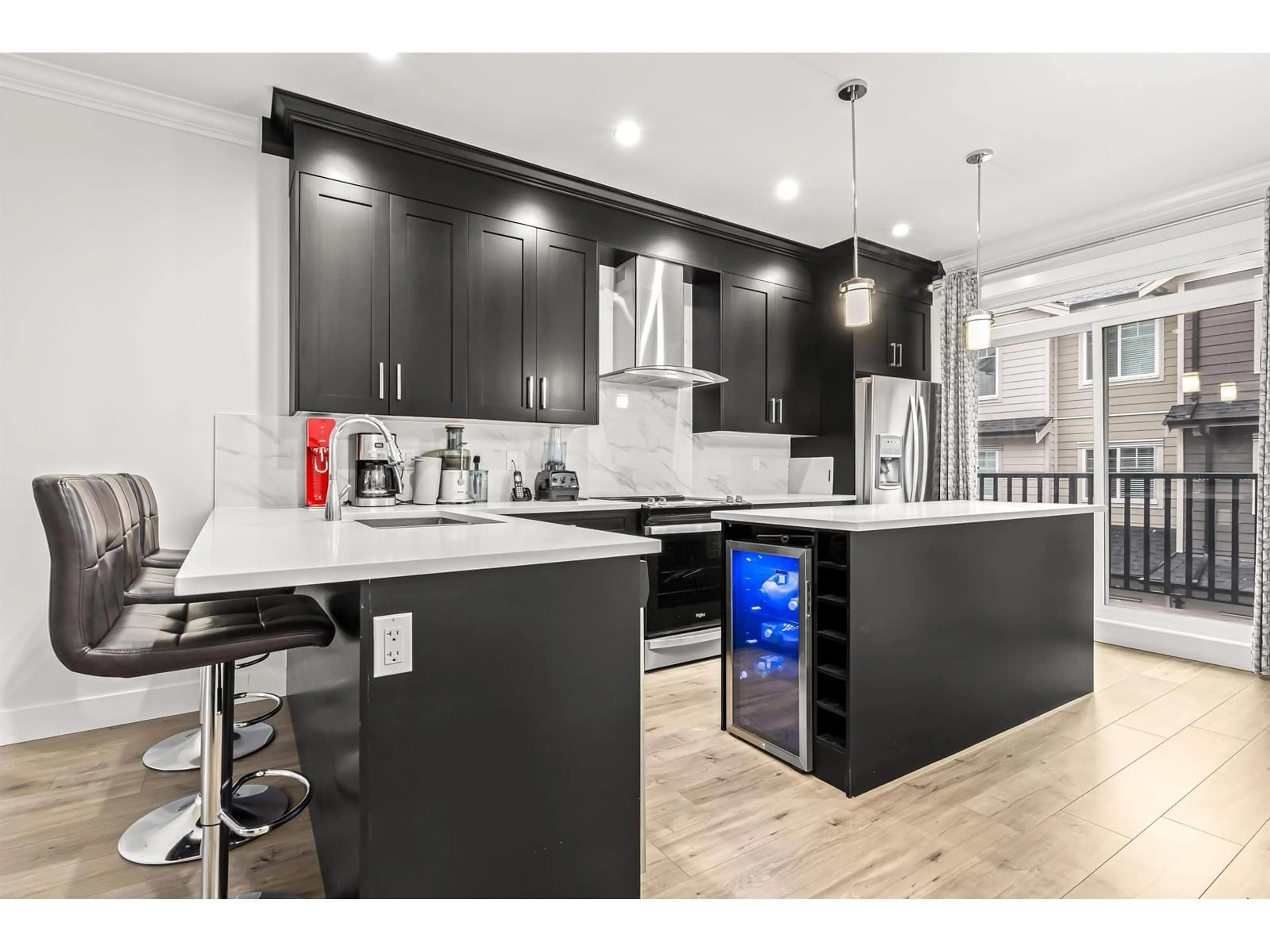 Contemporary kitchen, unknown for 59 13898 64 AVENUE, Surrey British Columbia V3W1L6