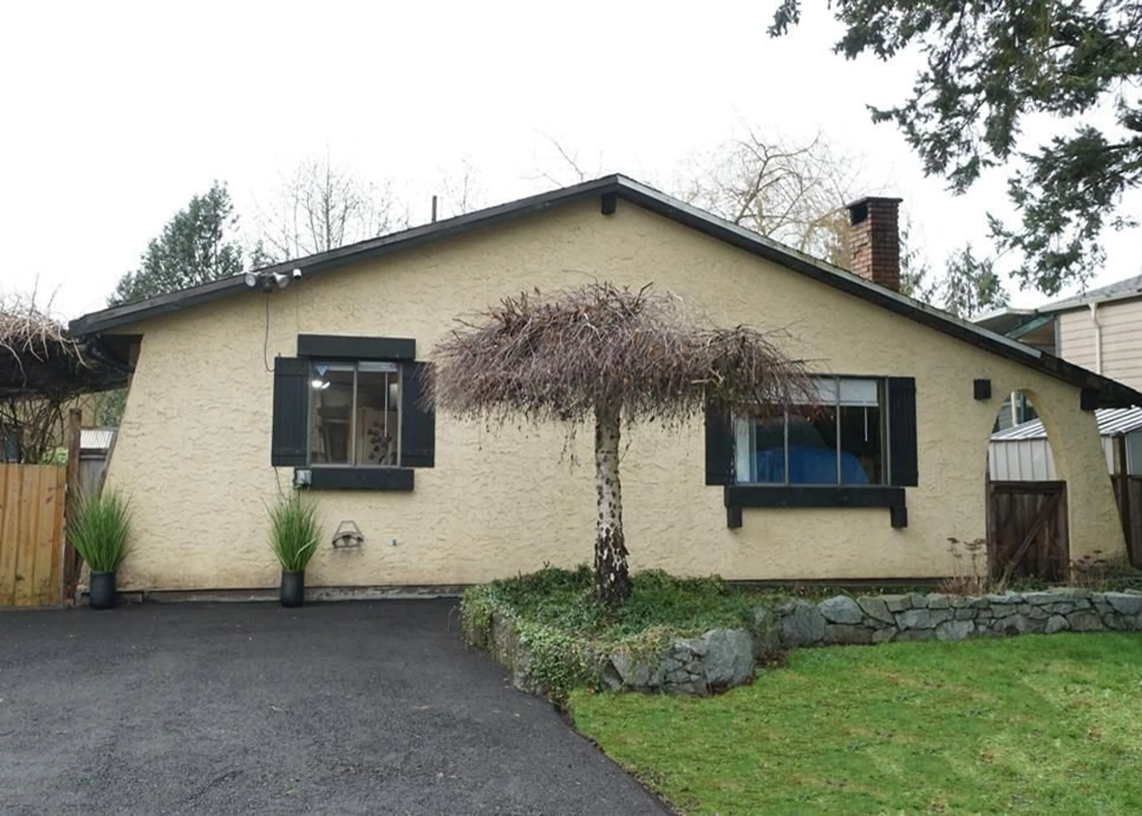 A pic from outside/outdoor area/front of a property/back of a property/a pic from drone, street for 19966 52, Langley British Columbia V3A6T1