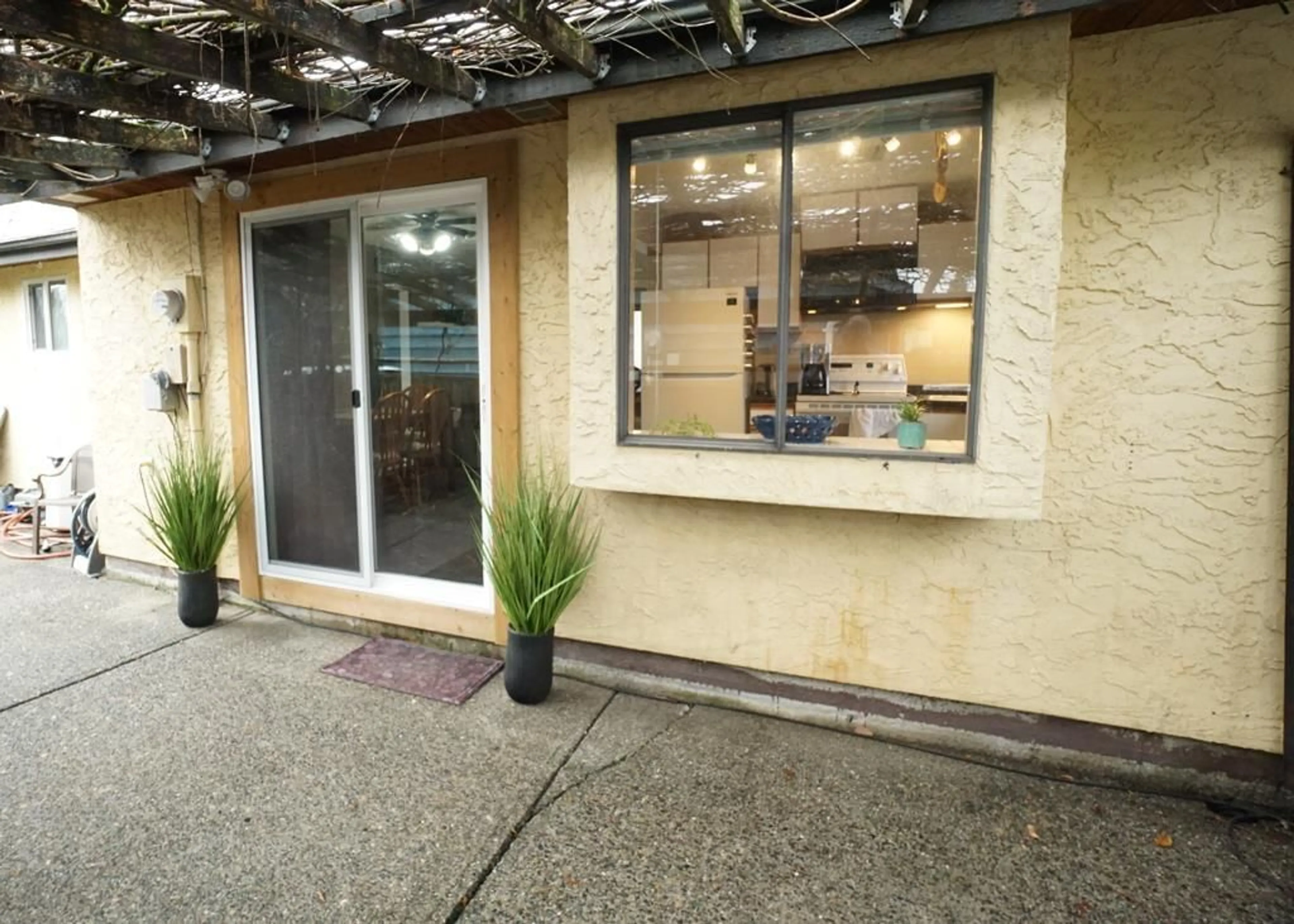 Patio, street for 19966 52, Langley British Columbia V3A6T1