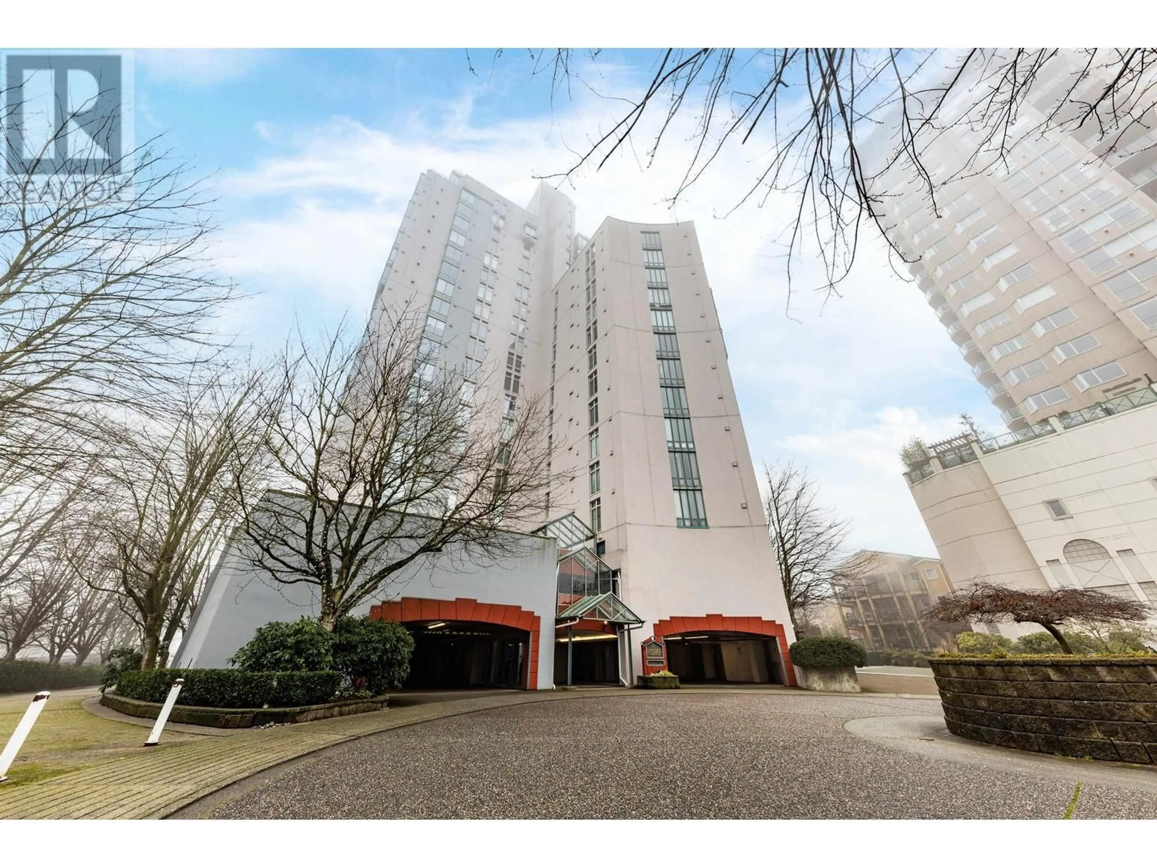 Indoor foyer for 1407 8 LAGUNA COURT, New Westminster British Columbia V3M6M6