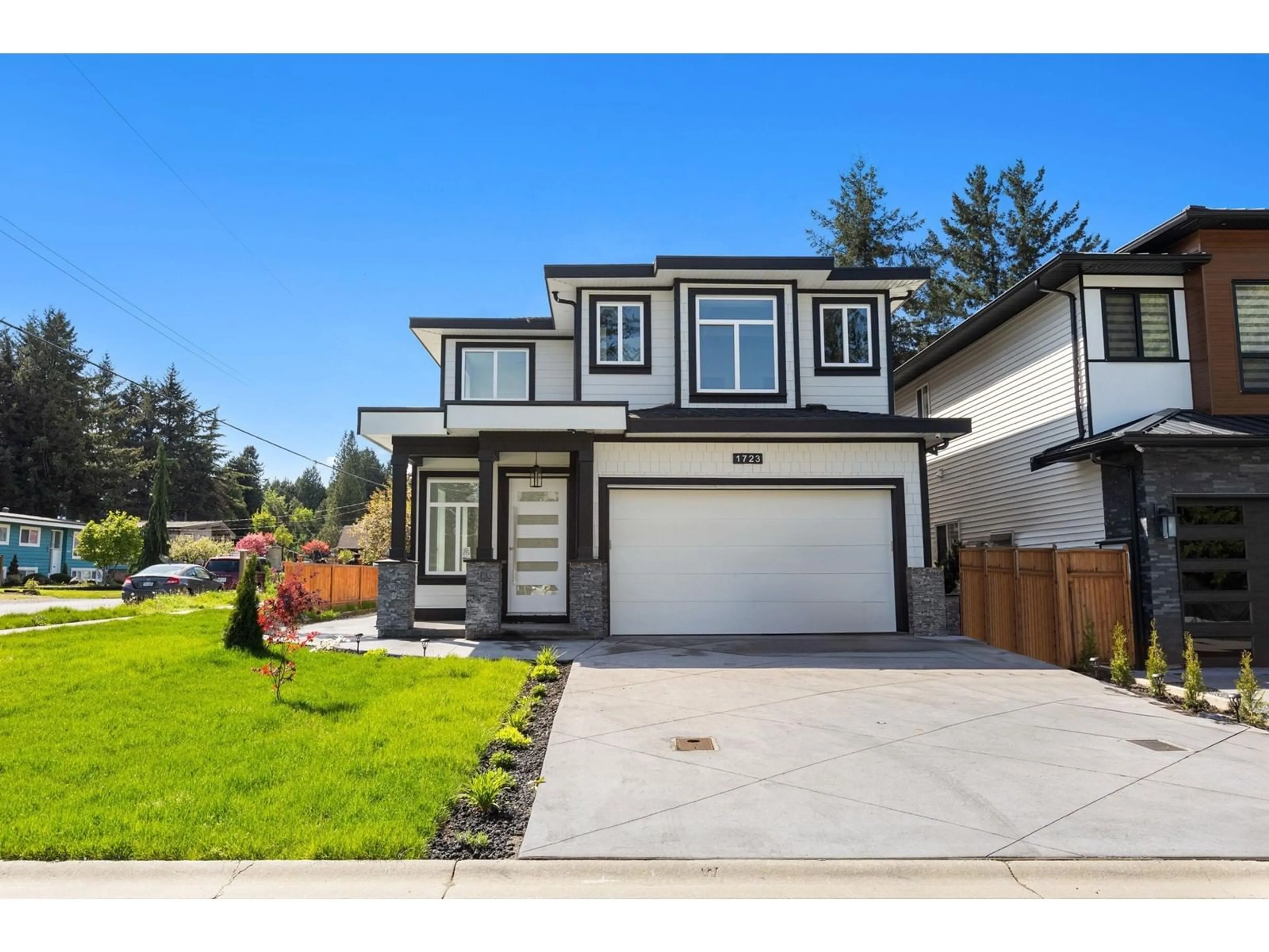 Home with vinyl exterior material, street for 1723 KEATS STREET, Abbotsford British Columbia V2S3G5