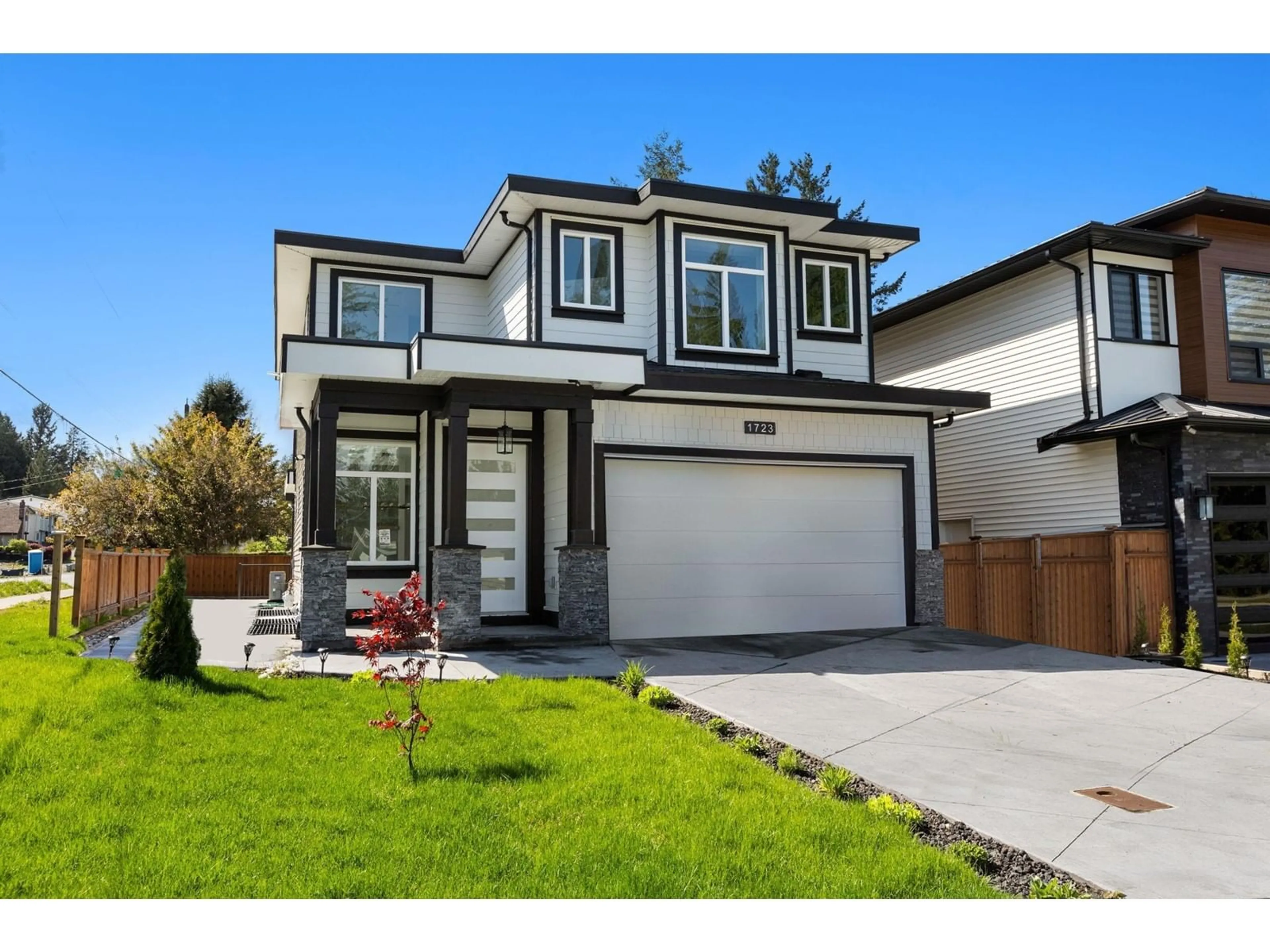 Home with vinyl exterior material, street for 1723 KEATS STREET, Abbotsford British Columbia V2S3G5