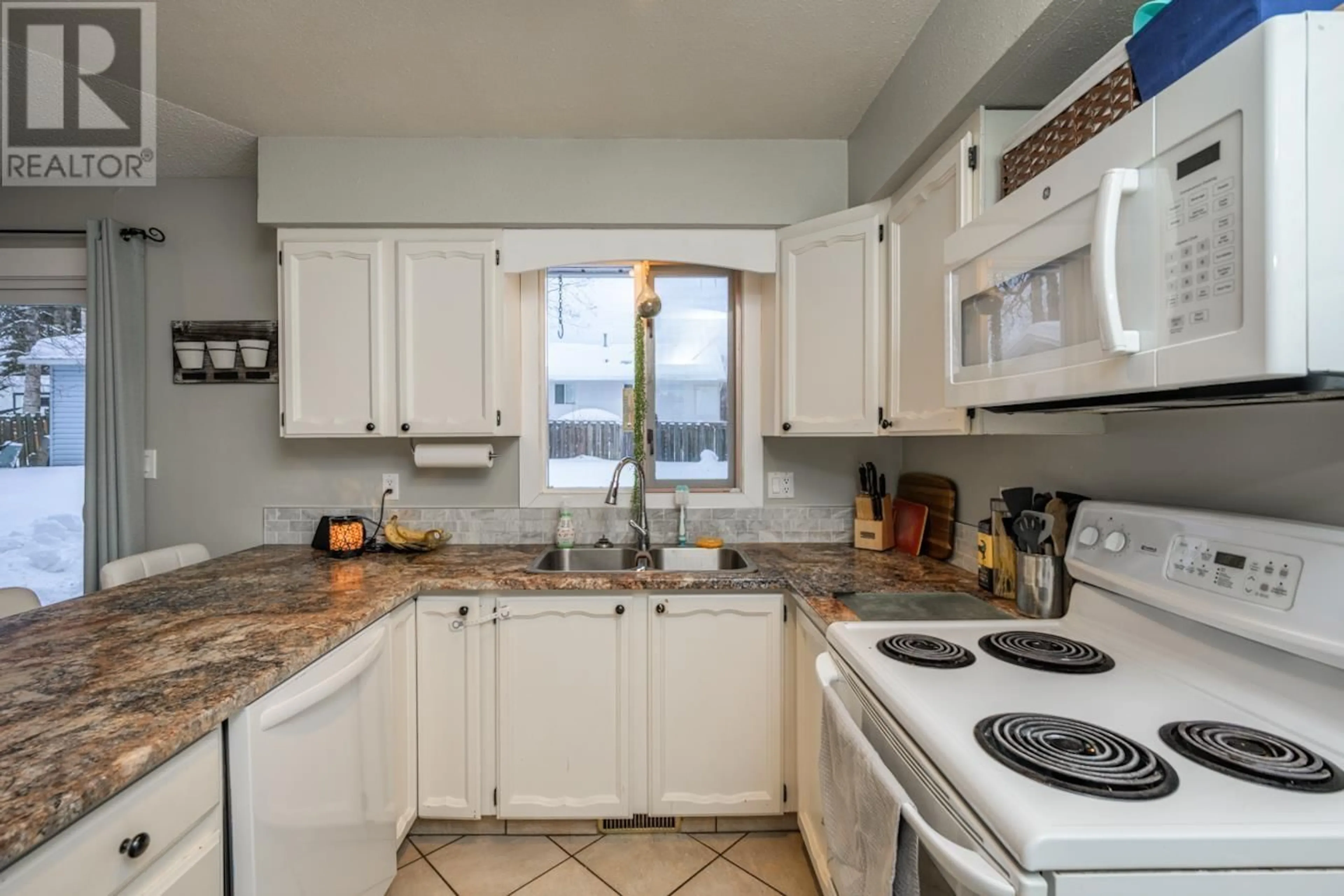 Standard kitchen, unknown for 3116 WALLACE CRESCENT, Prince George British Columbia V2K3V3