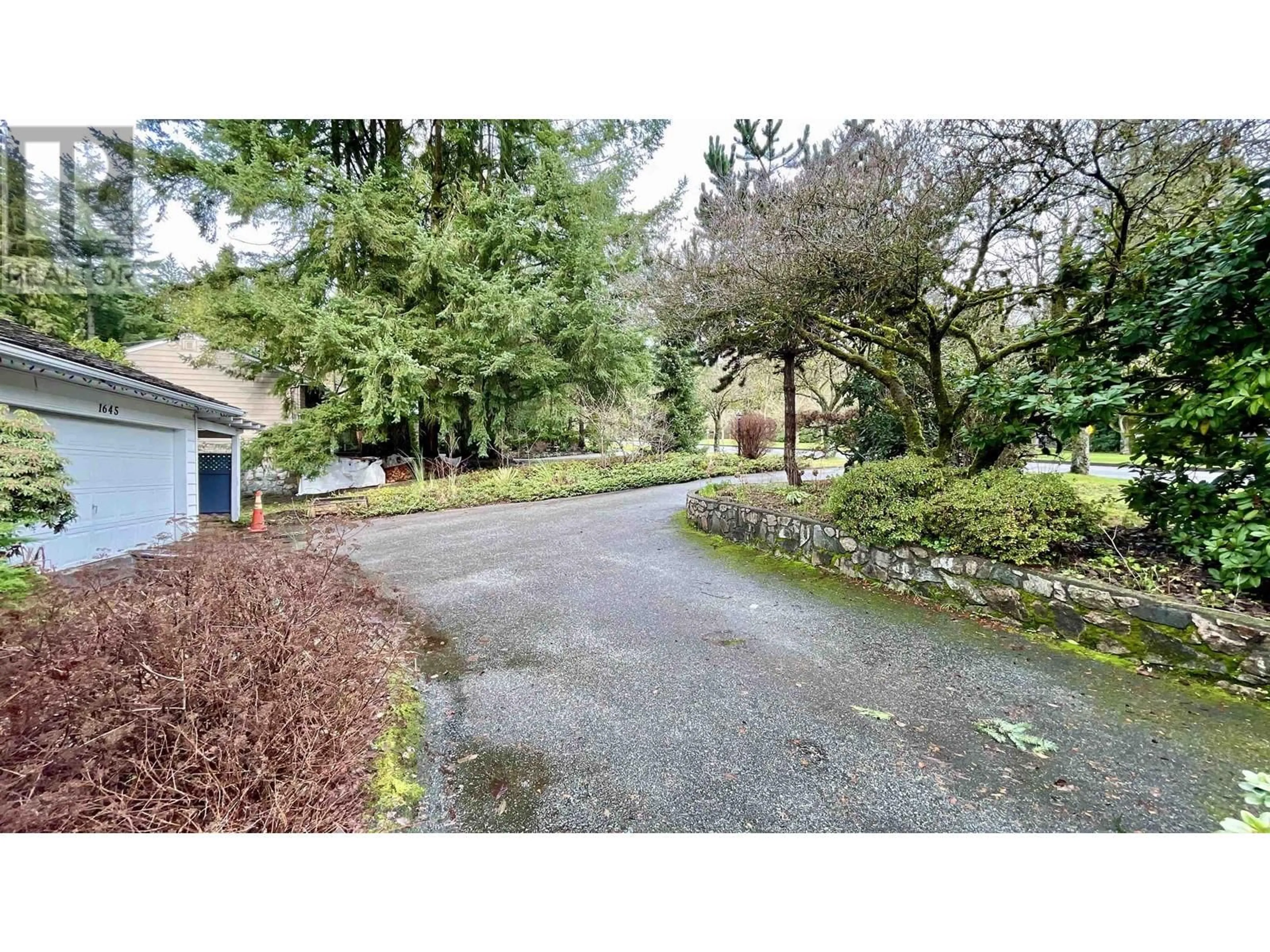 A pic from outside/outdoor area/front of a property/back of a property/a pic from drone, unknown for 1645 TAYLOR WAY, West Vancouver British Columbia V7S1N5