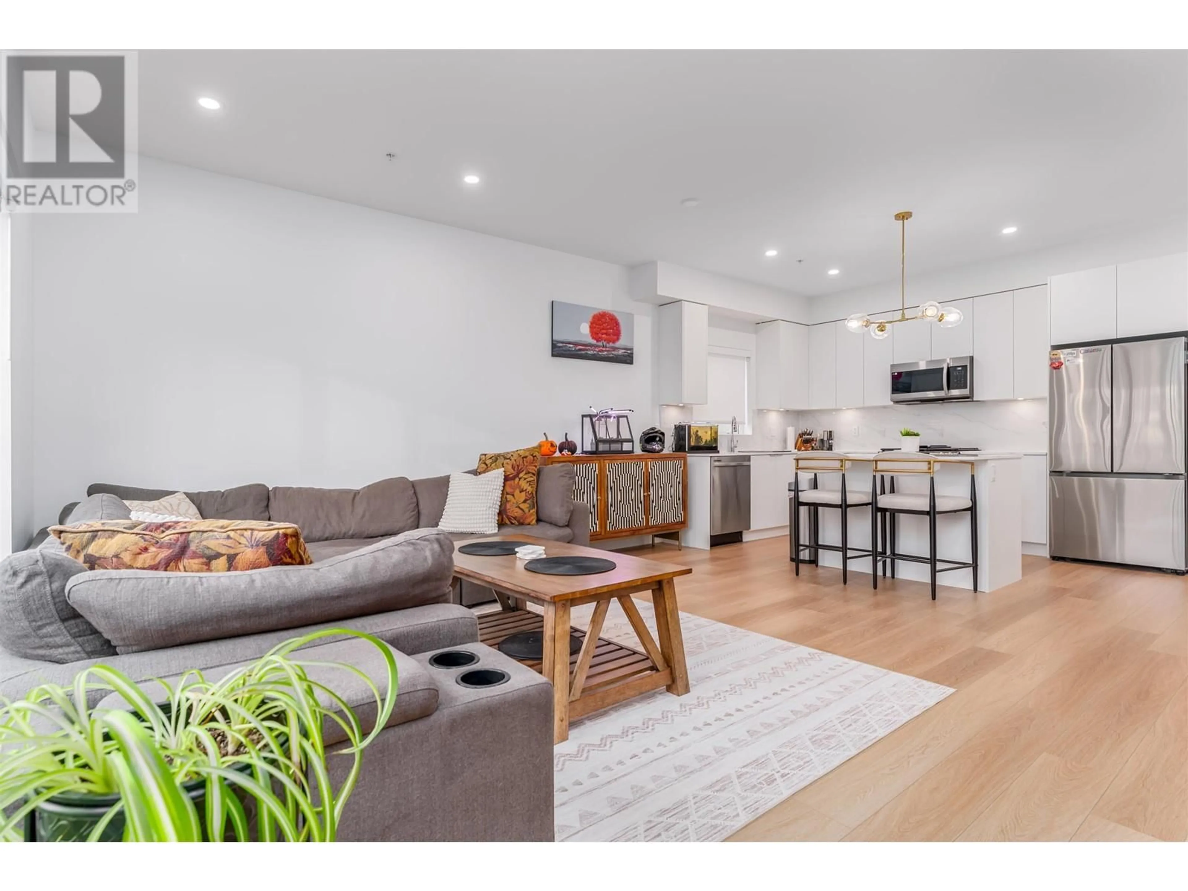 Living room with furniture, wood/laminate floor for 2331 KELLY AVENUE, Port Coquitlam British Columbia V3C1Y3