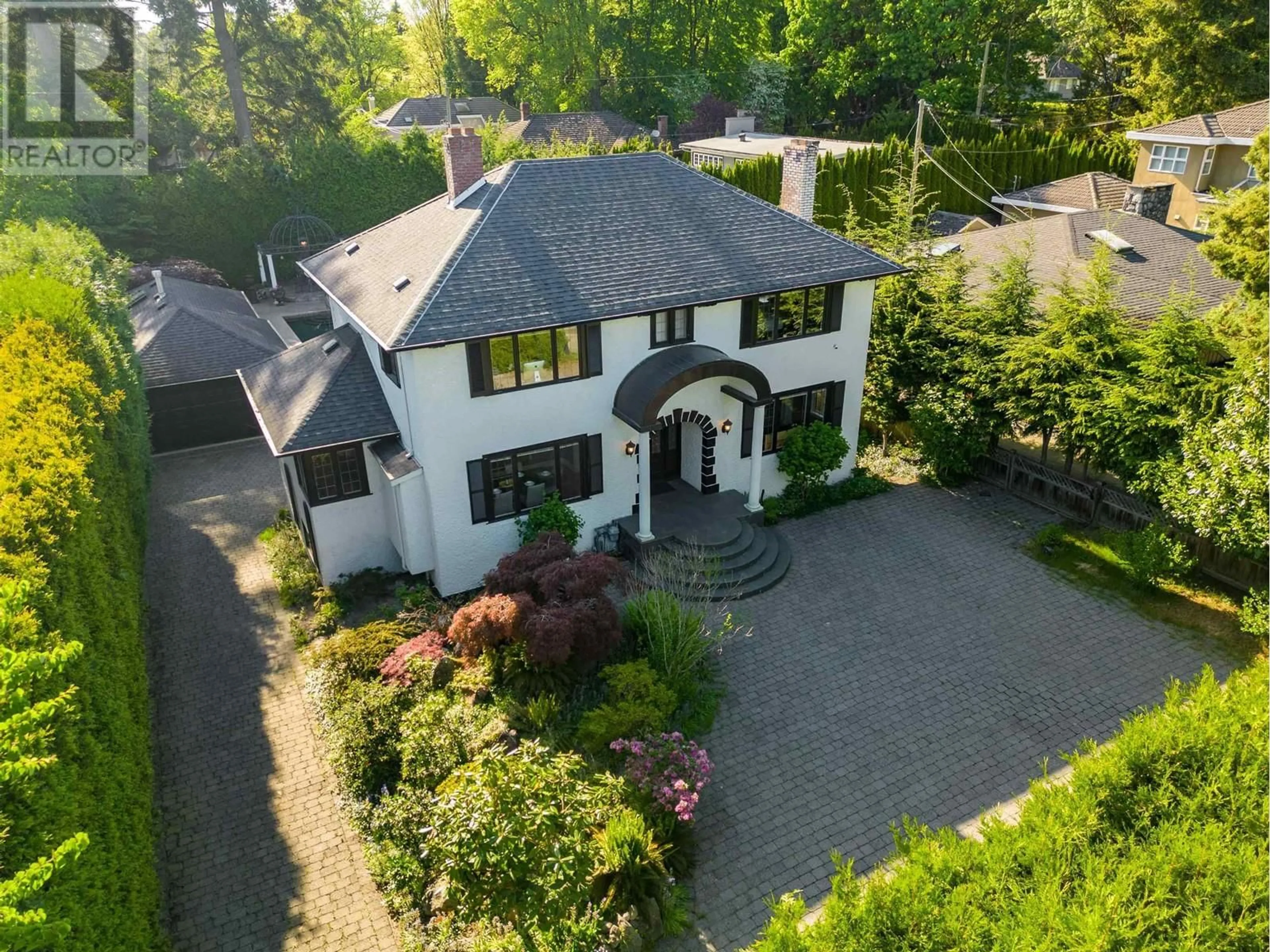 A pic from outside/outdoor area/front of a property/back of a property/a pic from drone, street for 6361 GRANVILLE STREET, Vancouver British Columbia V6M3E5