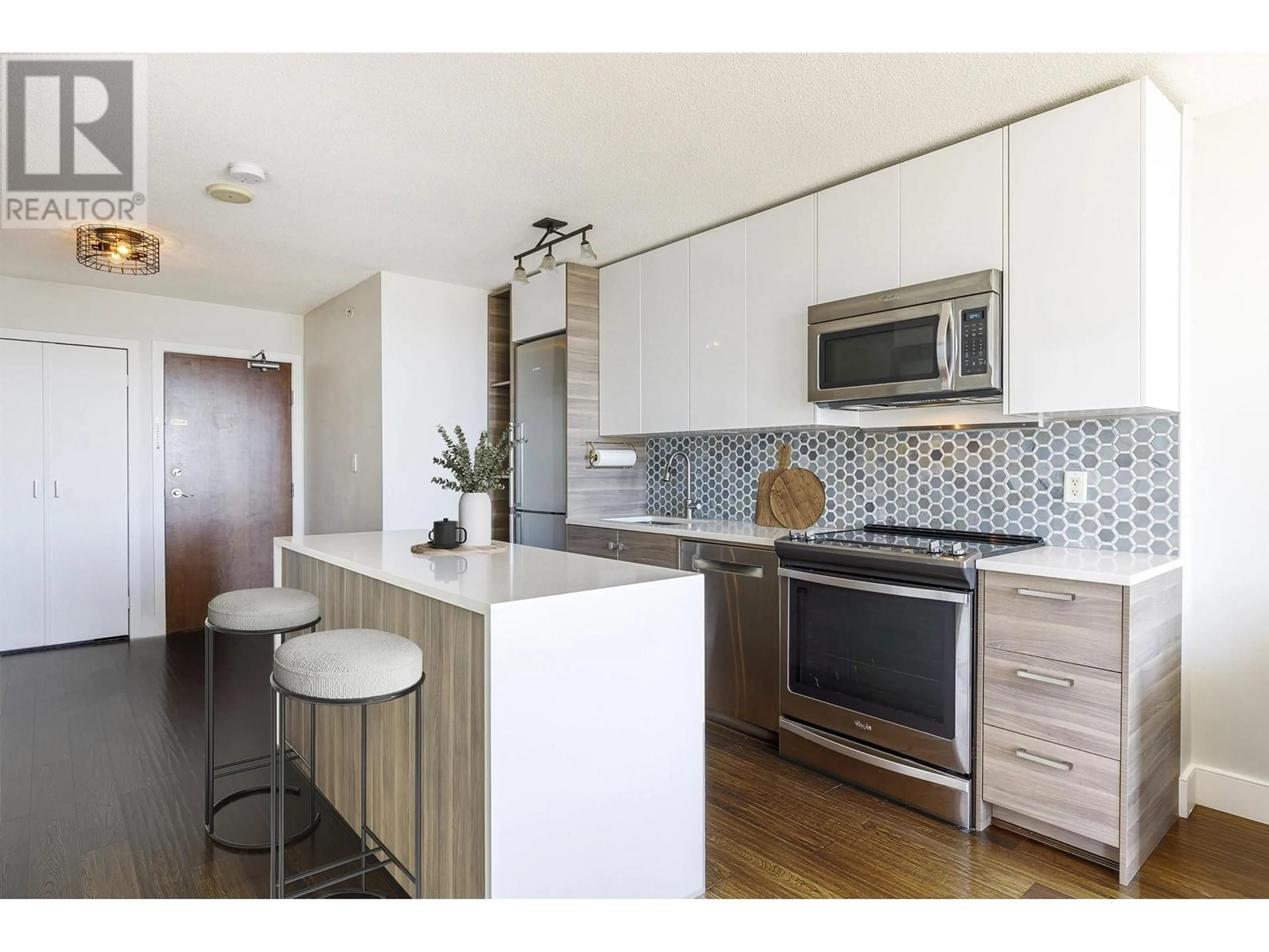 Open concept kitchen, unknown for 1610 550 TAYLOR STREET, Vancouver British Columbia V6B1R1