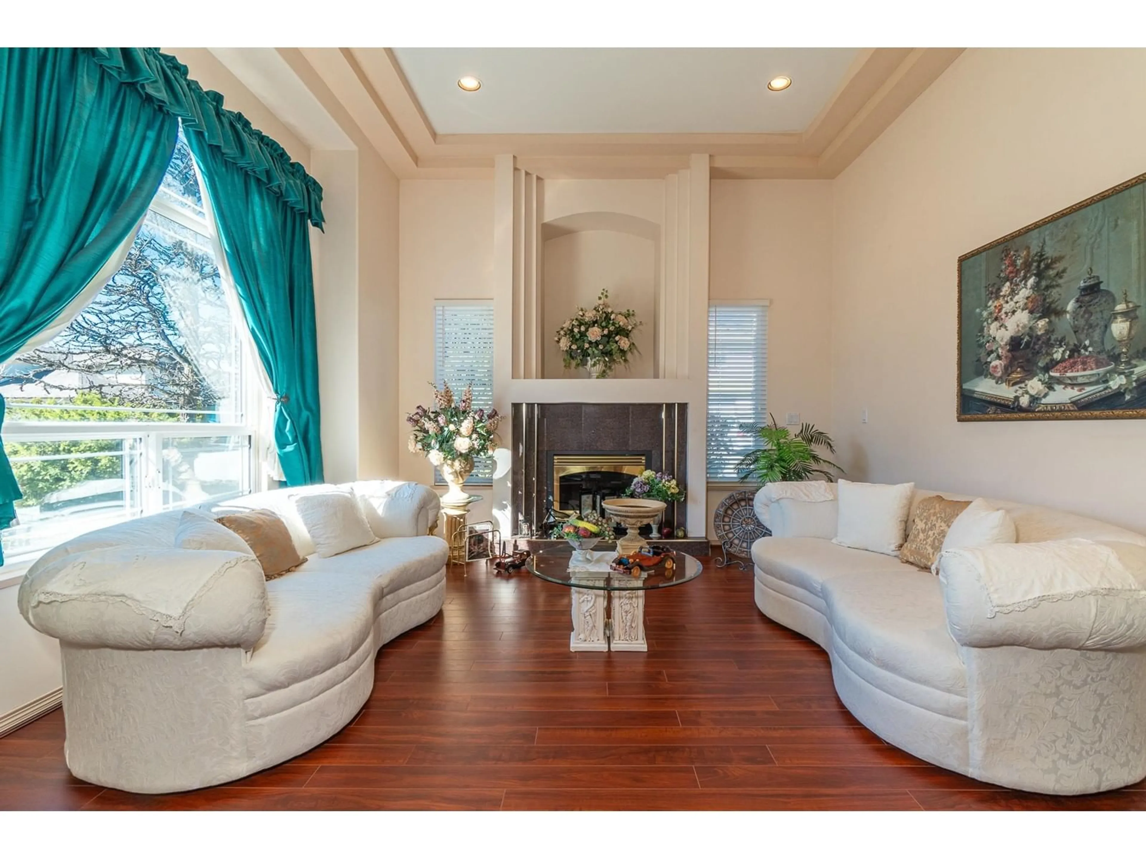 Living room with furniture, wood/laminate floor for 10970 155 STREET, Surrey British Columbia V3R0X6