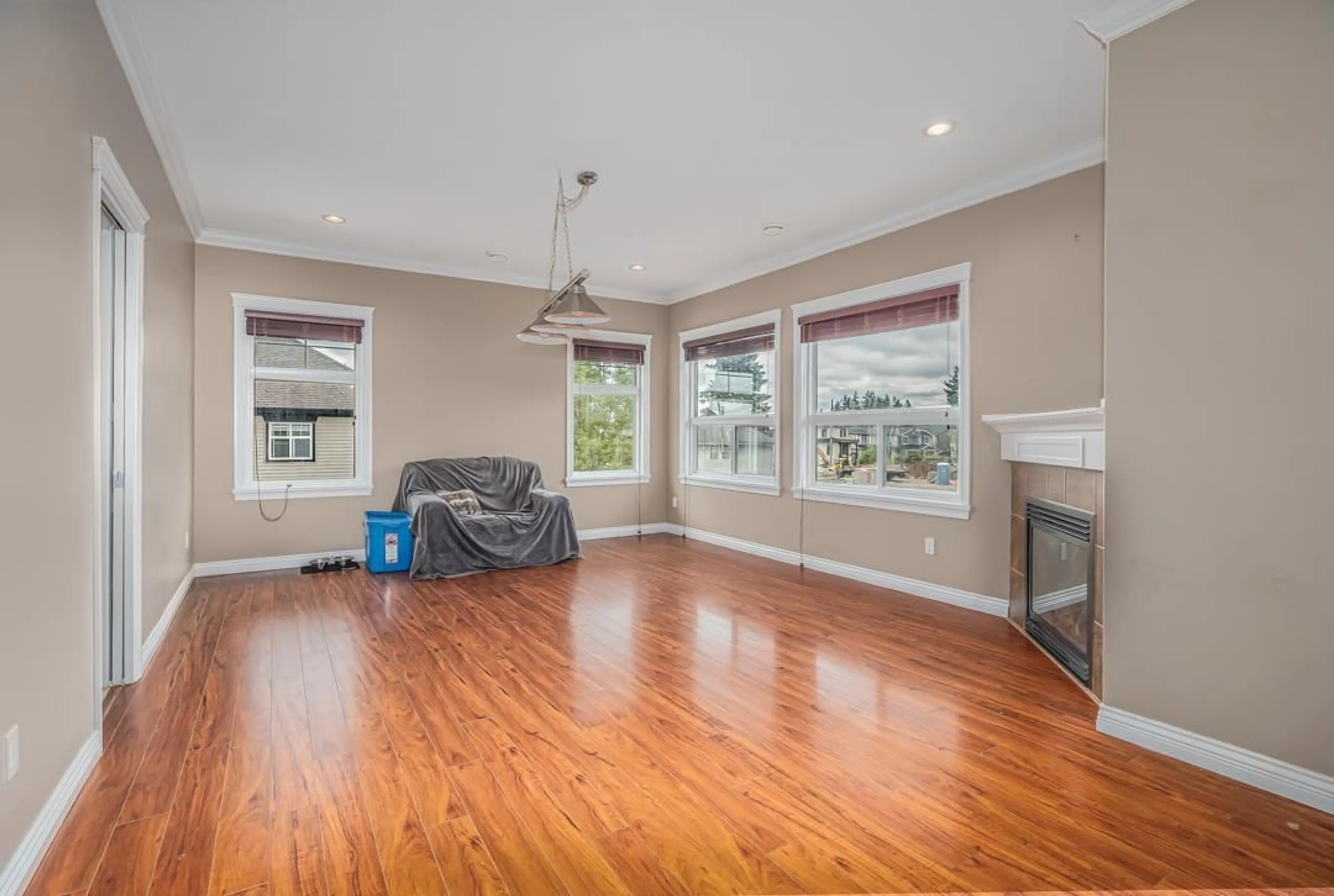 Living room with furniture, wood/laminate floor for 8433 FENNELL STREET, Mission British Columbia V4S1M5