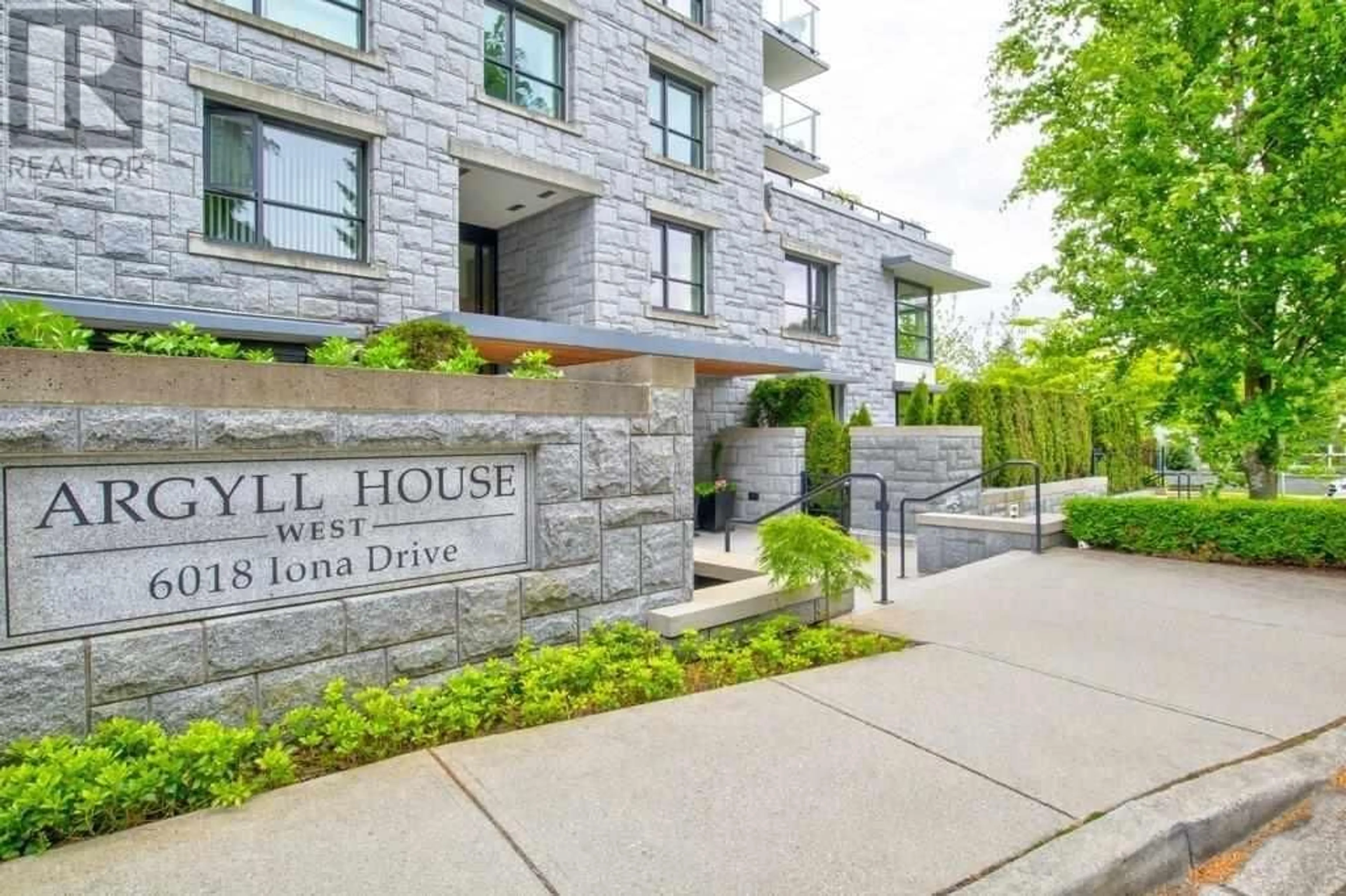 Indoor foyer for 107 6018 IONA DRIVE, Vancouver British Columbia V6T2L1