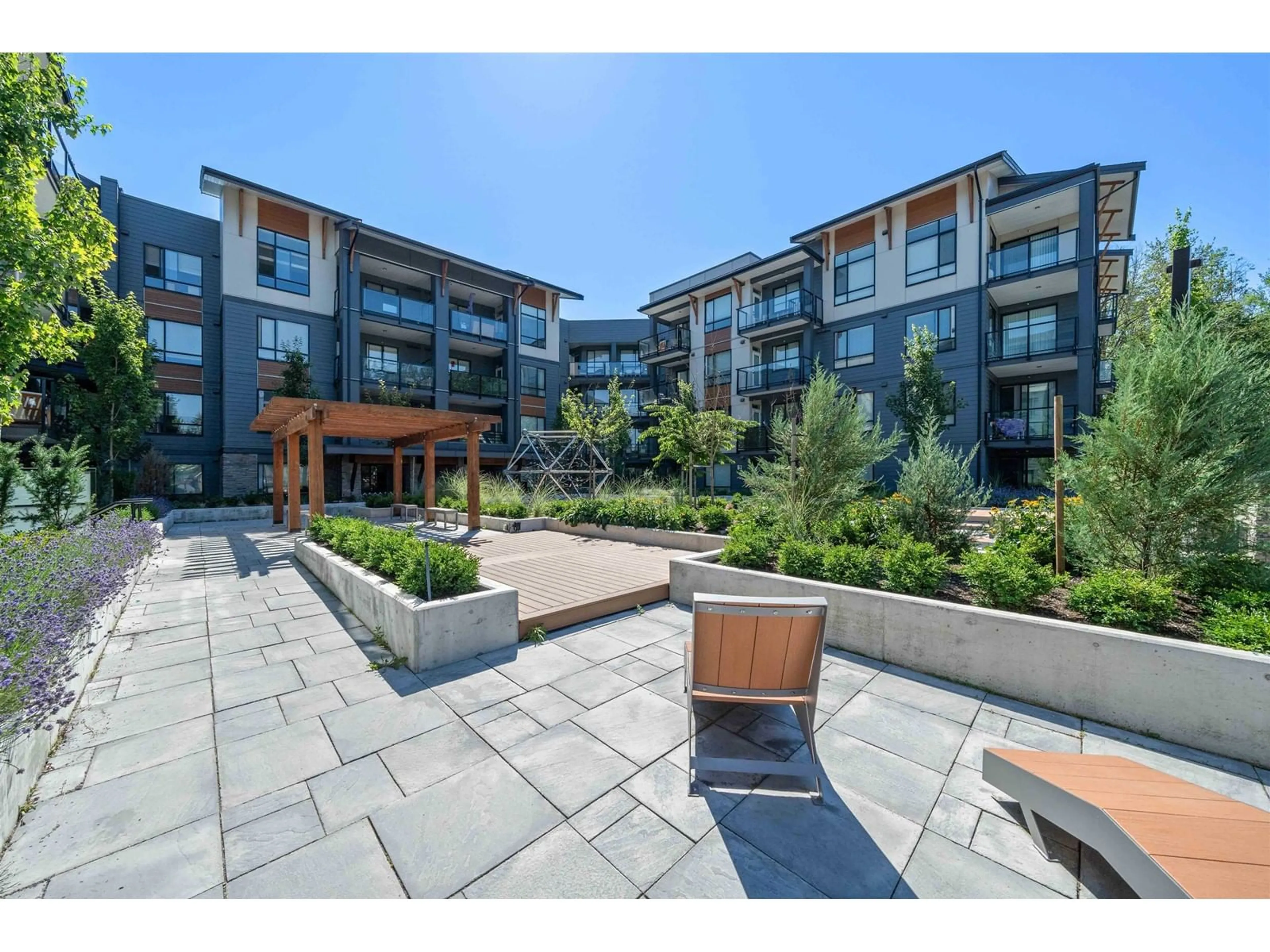 Patio, unknown for 423 7506 199A STREET, Langley British Columbia V2Y3K9